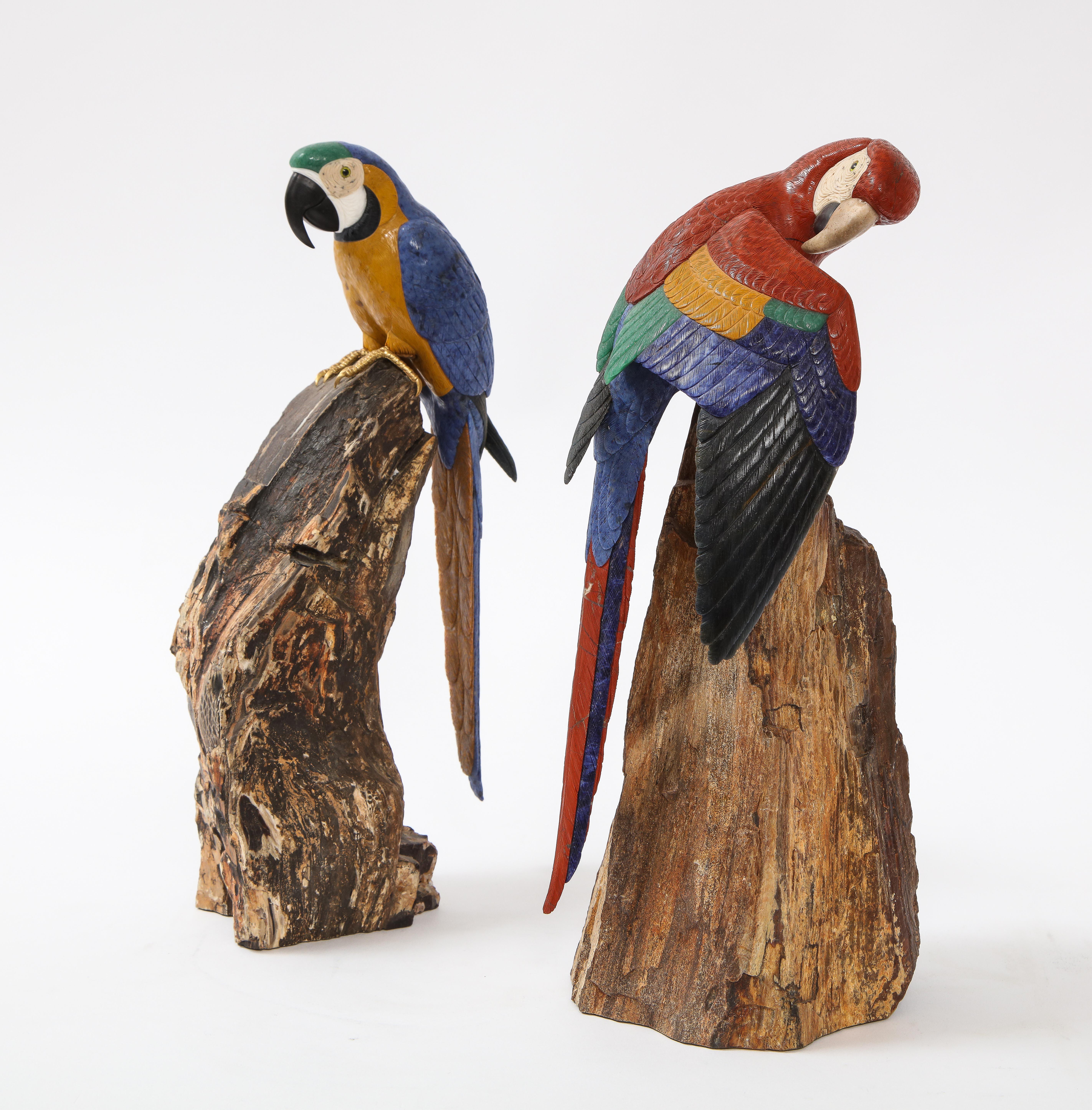 Pr. Semi Precious Stone & Gold Models of Scarlet Macaw Parrots, P. Müller, Swiss In Good Condition In New York, NY