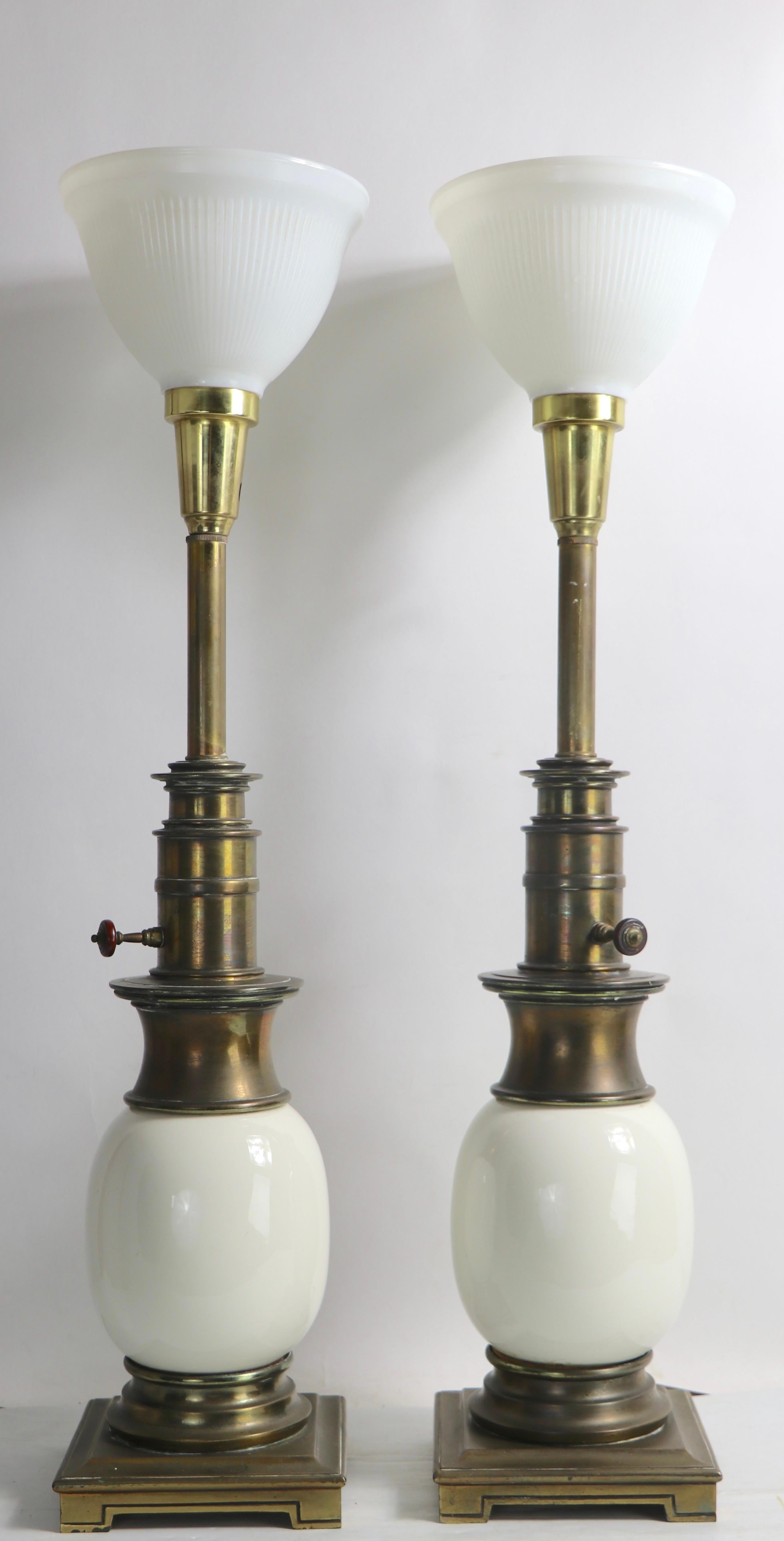 Hollywood Regency Paire Lampes de table œuf d'autruche Stiffel  en vente