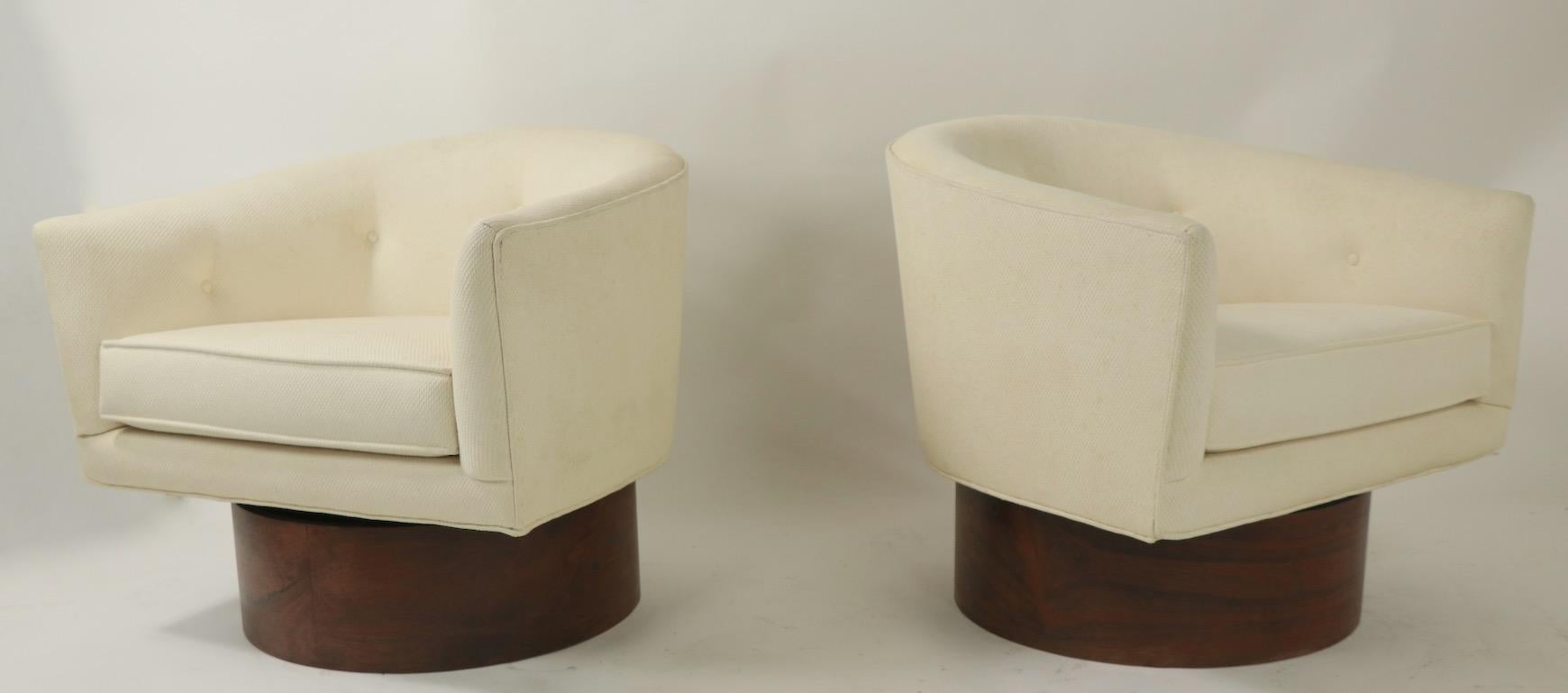 Pair of Swivel Chairs by Baughman for Thayer Coggin 5