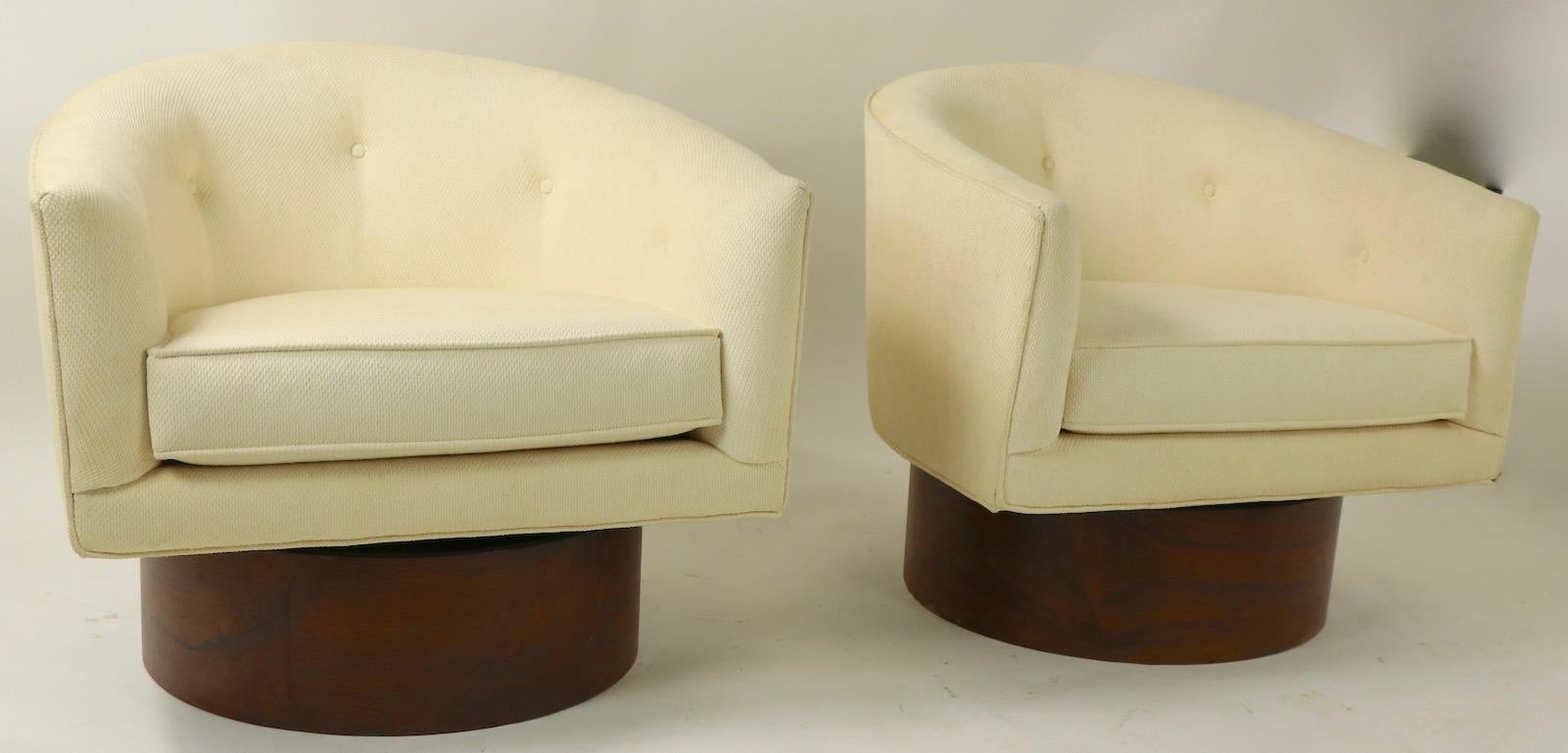 Upholstery Pair of Swivel Chairs by Baughman for Thayer Coggin