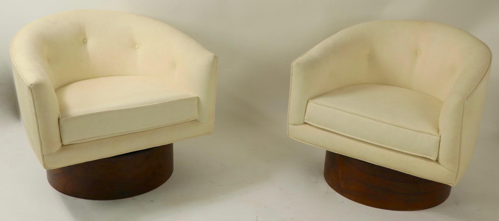 Pair of Swivel Chairs by Baughman for Thayer Coggin 1