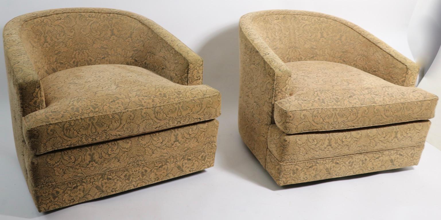 Mid-Century Modern Pair of Swivel Tub Chairs in Chenille Damask