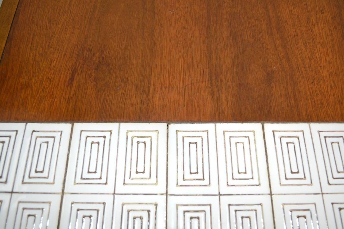 Pair of Tile and Wood End Tables by Lane Furniture Company In Good Condition In New York, NY