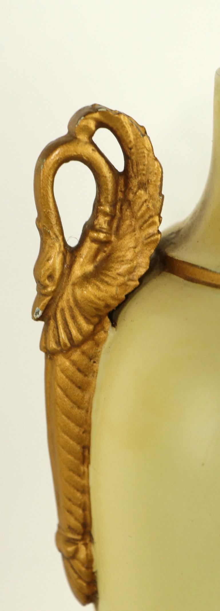 Métal Paire de lampes de table de style néo-empire français décorées à la tôle par Tyndale en vente