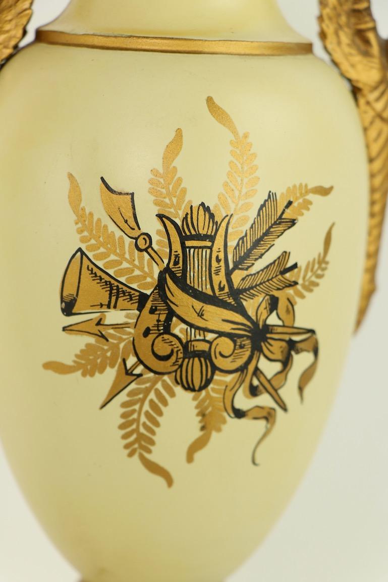 Paire de lampes de table de style néo-empire français décorées à la tôle par Tyndale en vente 1
