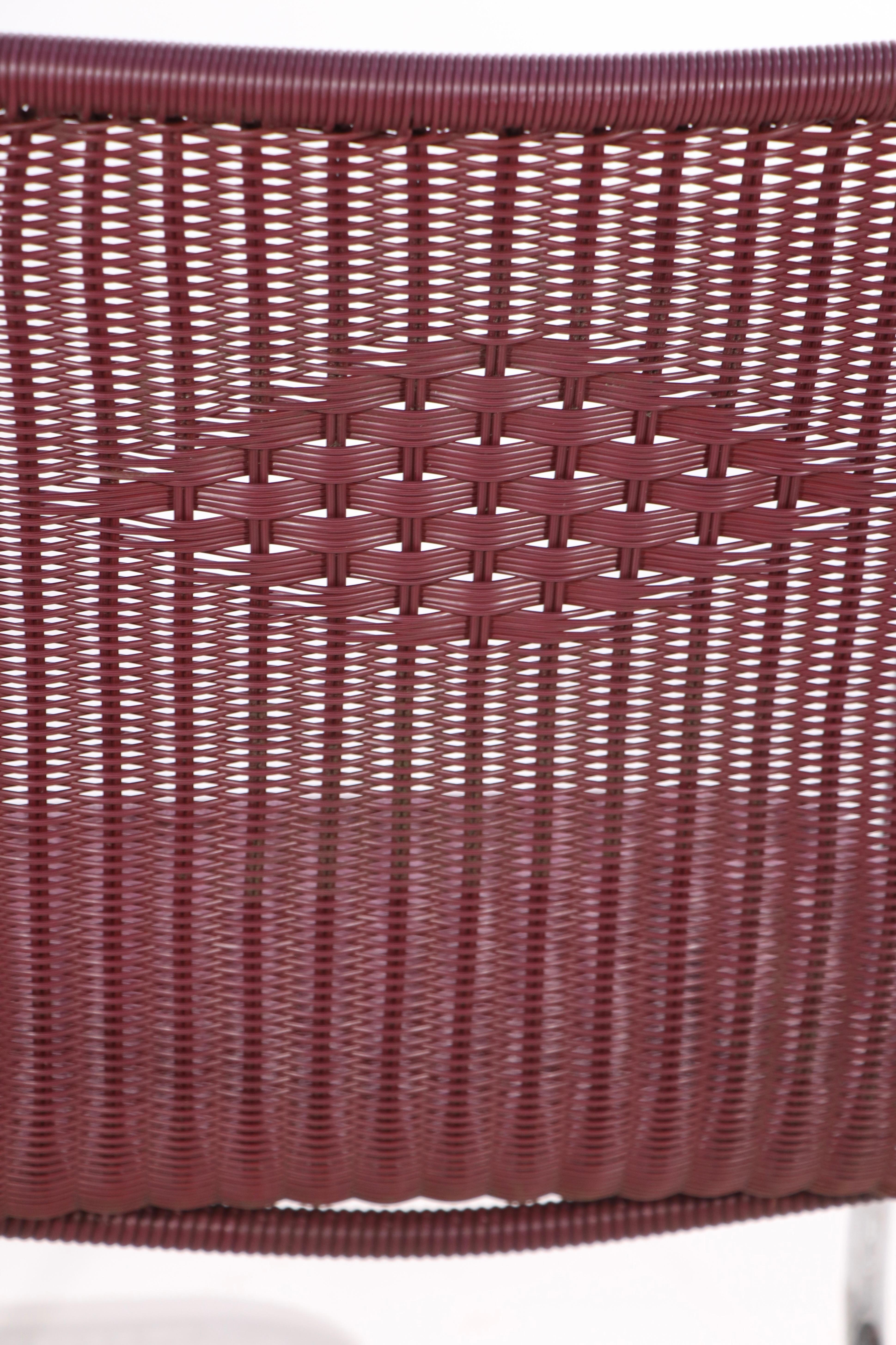 Paire de chaises de salon en porte-à-faux en plastique tissé et avec un cadre tubulaire chromé en vente 6