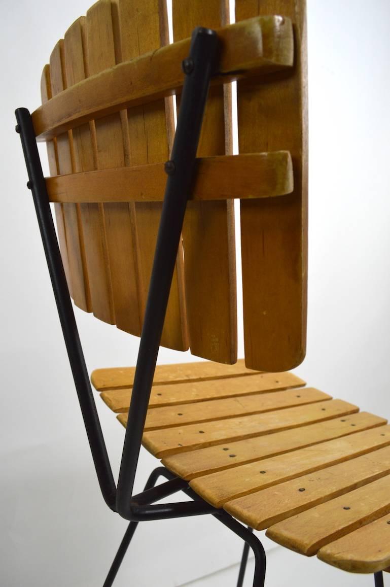 Fer forgé Paire de tabourets à lattes en bois et en fer Umanoff en vente