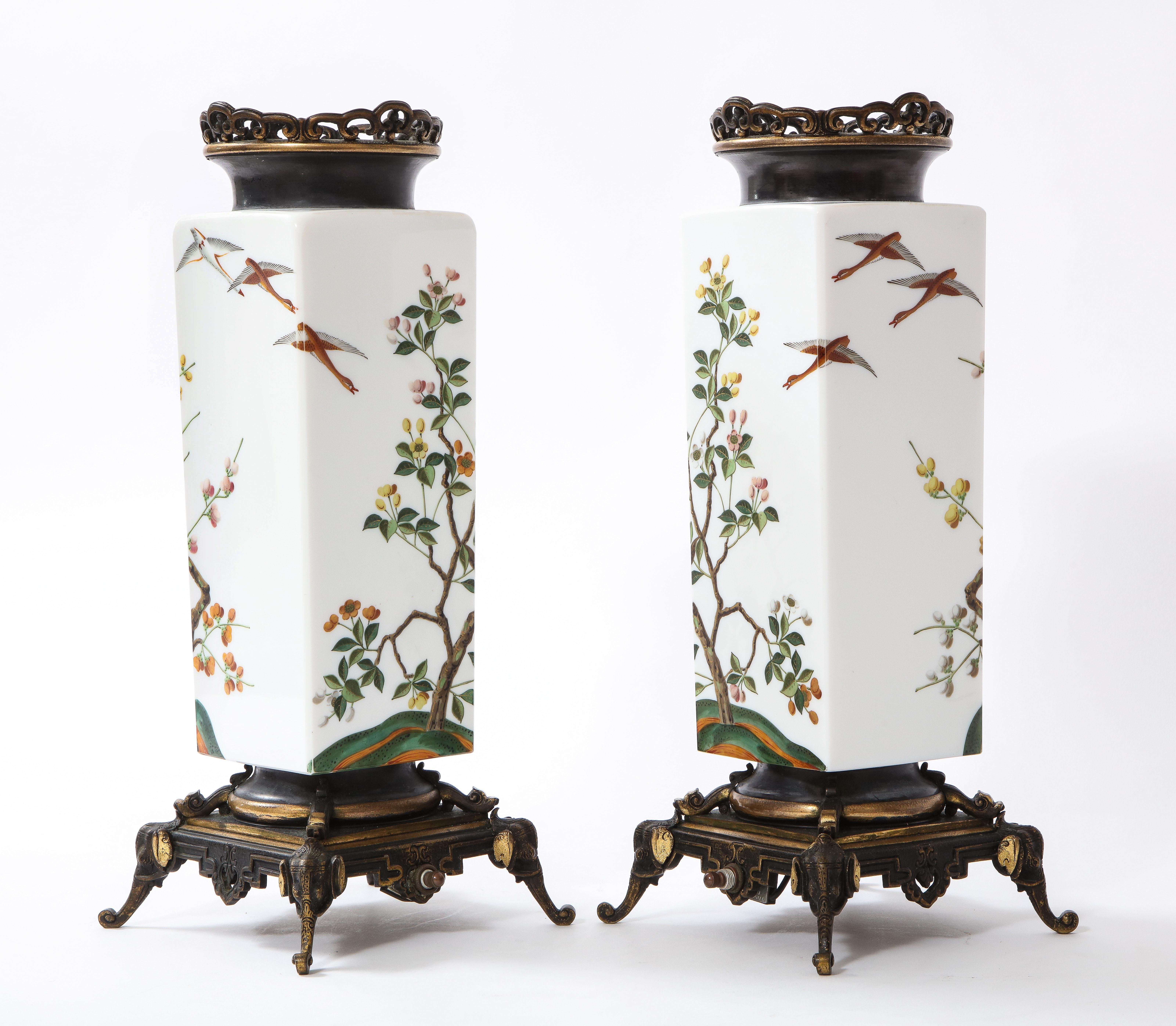 Pr. Insolita lampada francese French Opaline e bronzo con base a elefante in vendita 2