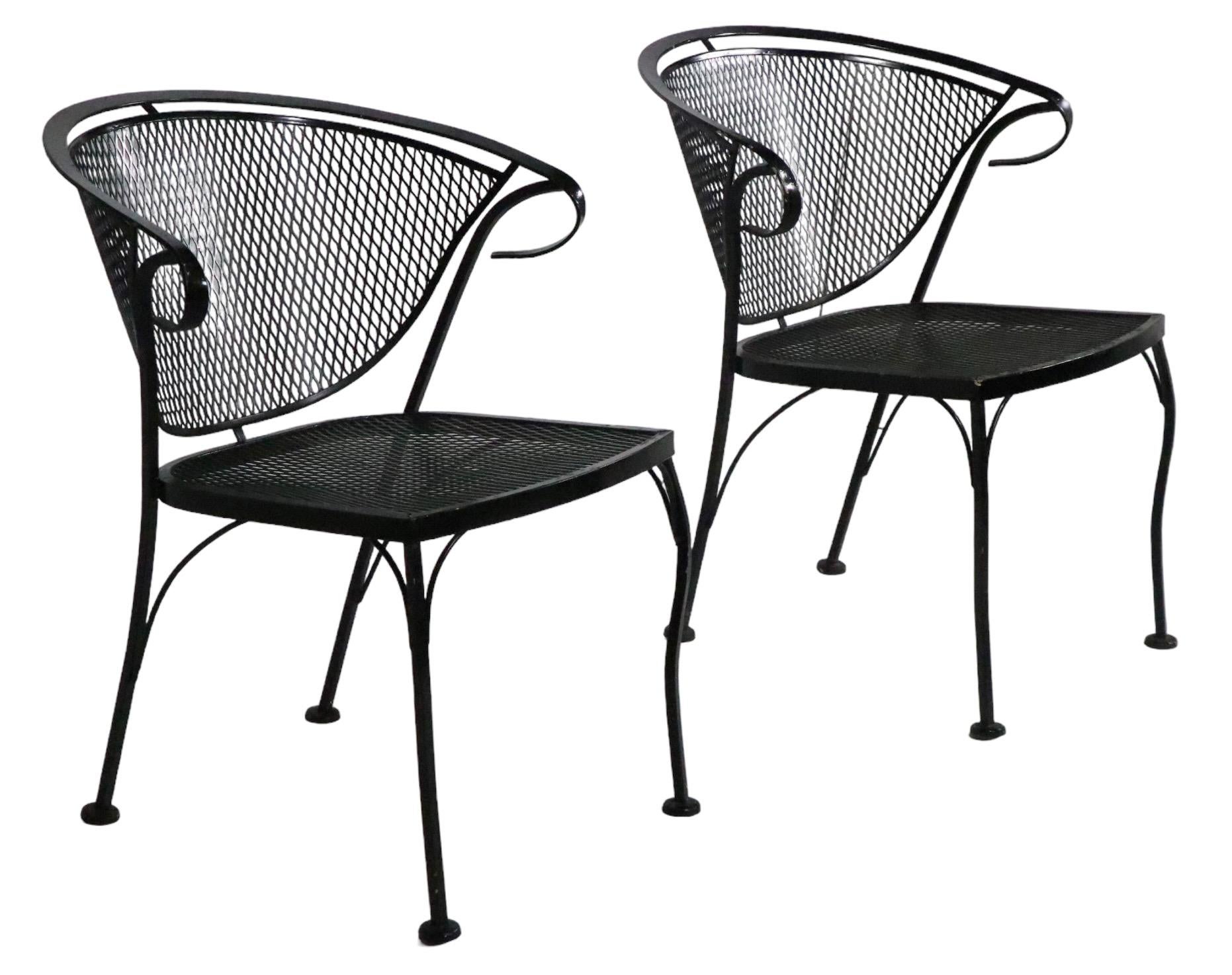 Mid-Century Modern Pr. Vintage Garden Patio Poolside Dining Chairs att. to Woodard c 1950/1970's For Sale