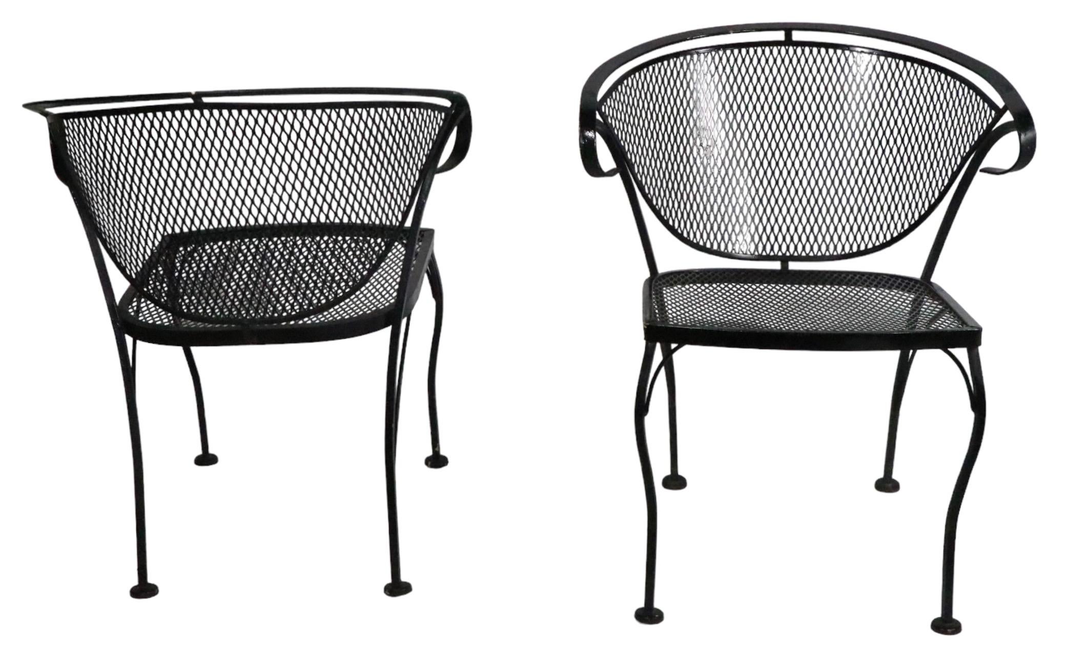 American Pr. Vintage Garden Patio Poolside Dining Chairs att. to Woodard c 1950/1970's For Sale