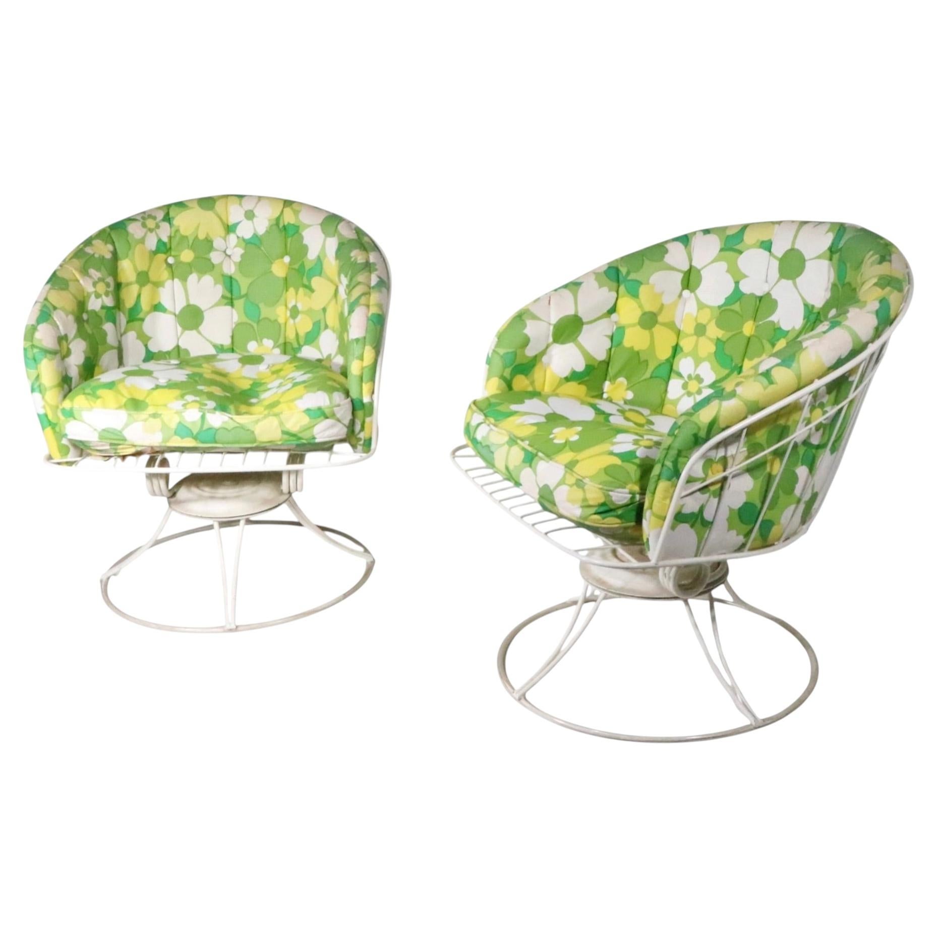 Pr. Vintage Homecrest Kingston Swivel Tilt Garden Patio Poolside Chairs 1950/60 en vente