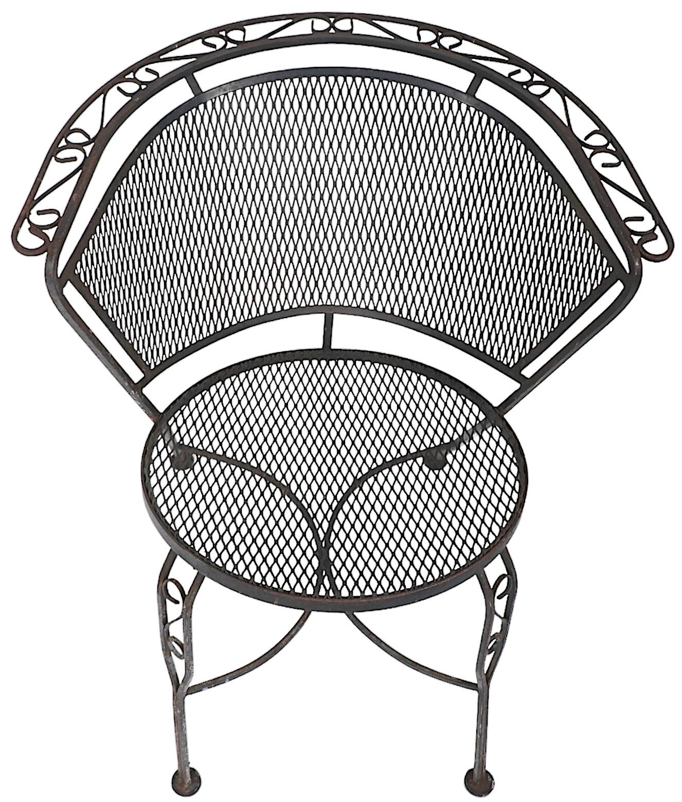 Pr. Vintage Wrought Iron Garden patio Poolside Chairs by Woodard c. 1950/60's For Sale 4