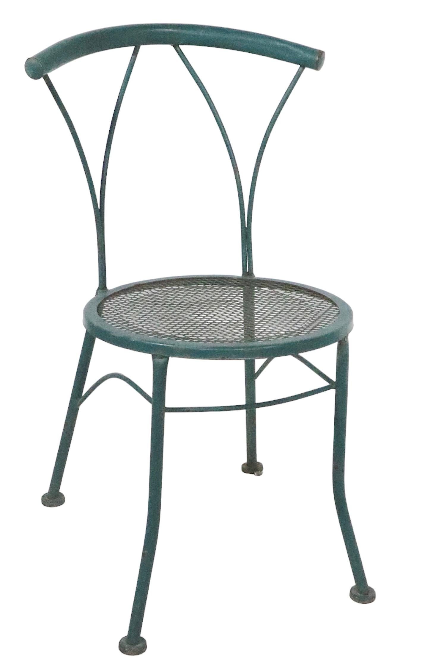 Mid-Century Modern Pr. Wrought Iron and Metal Mesh Garden Patio Poolside Bistro Cafe  Dining Chairs For Sale