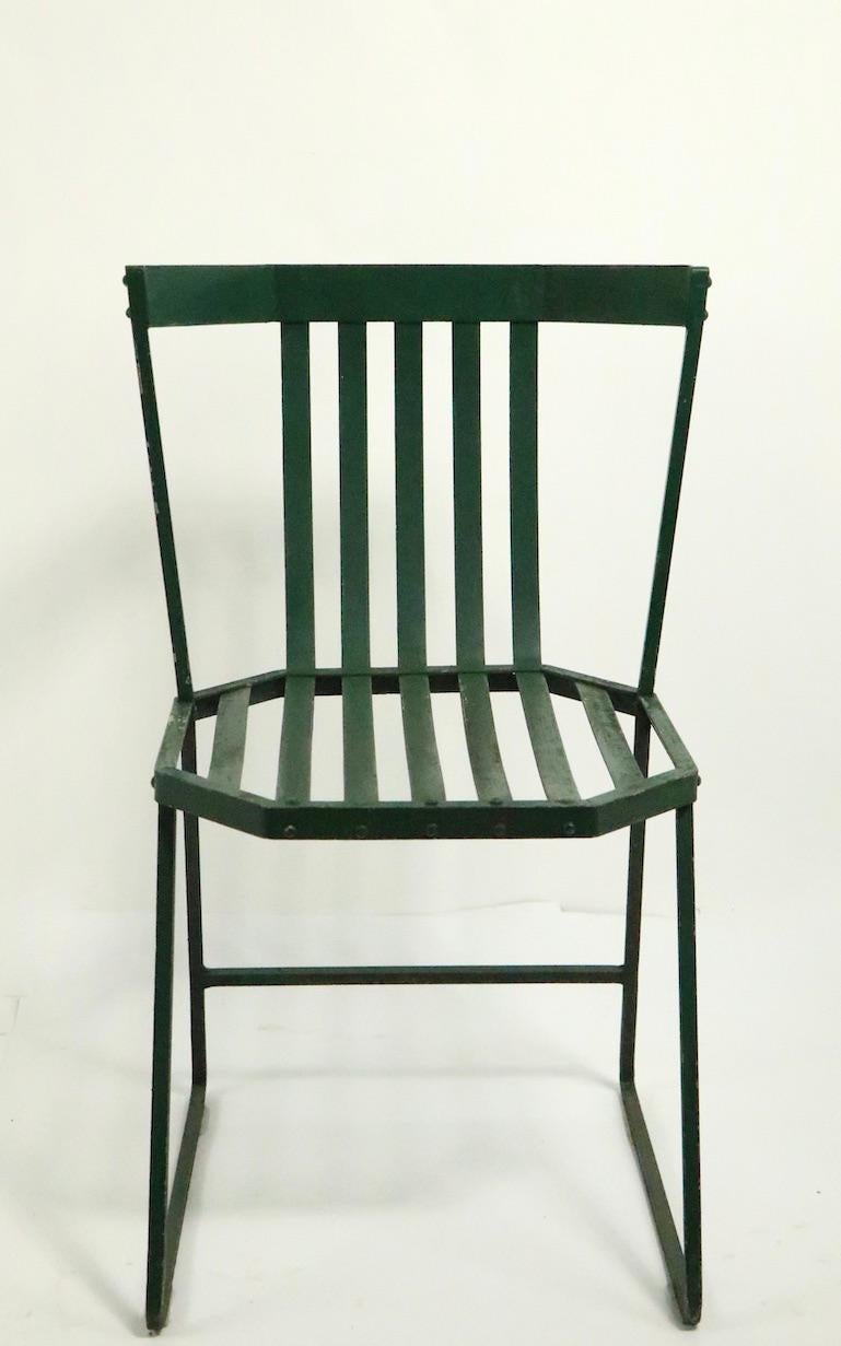 Pair of Wrought Iron and Metal Strap Modernist Garden Patio Chairs In Good Condition In New York, NY