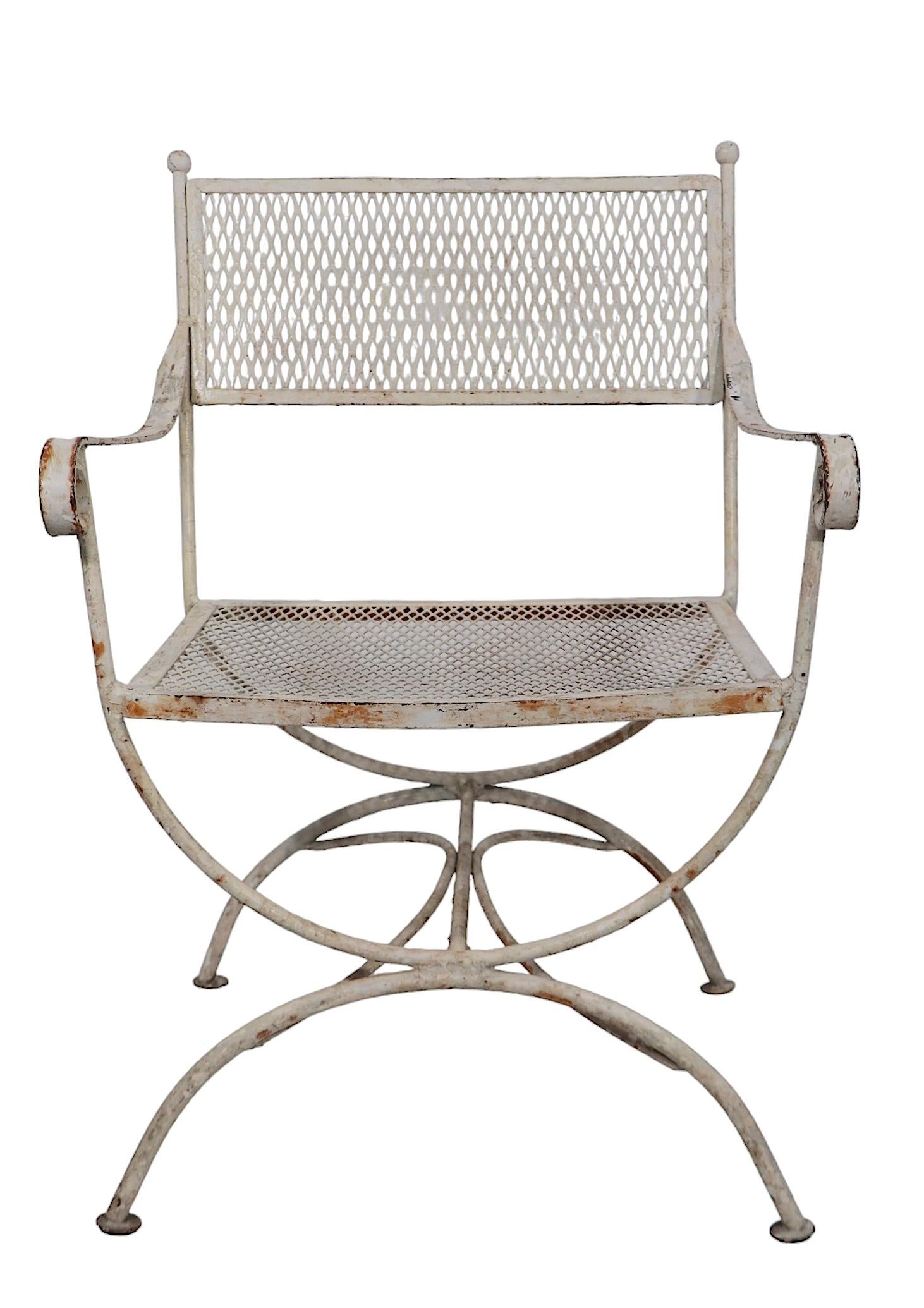 Américain Pr.  Chaises de jardin de style Hollywood Regency néoclassiques en fer forgé en vente