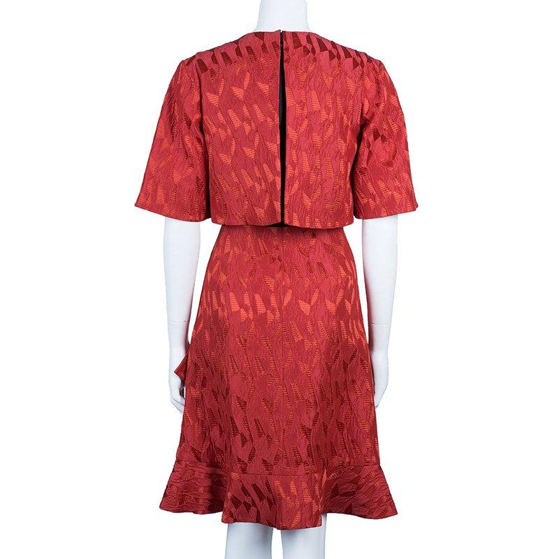 Prabal Gurung's knee-length dress showcases his flair for intricate design. Crafted from an acetate polyester blend, it features a round neck, short sleeves and a zipped closure at the back. The bottom features a layered look with uneven and ruffled
