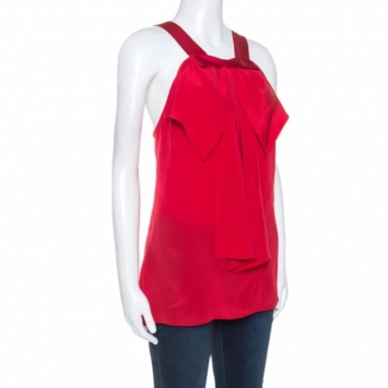 This Prabal Gurung top is a celebration of classic aesthetics and elegant fashion. This red sleeveless top features bow detailing on the front and hook closure at the back. This 100% silk top is a beauty perfect for you.