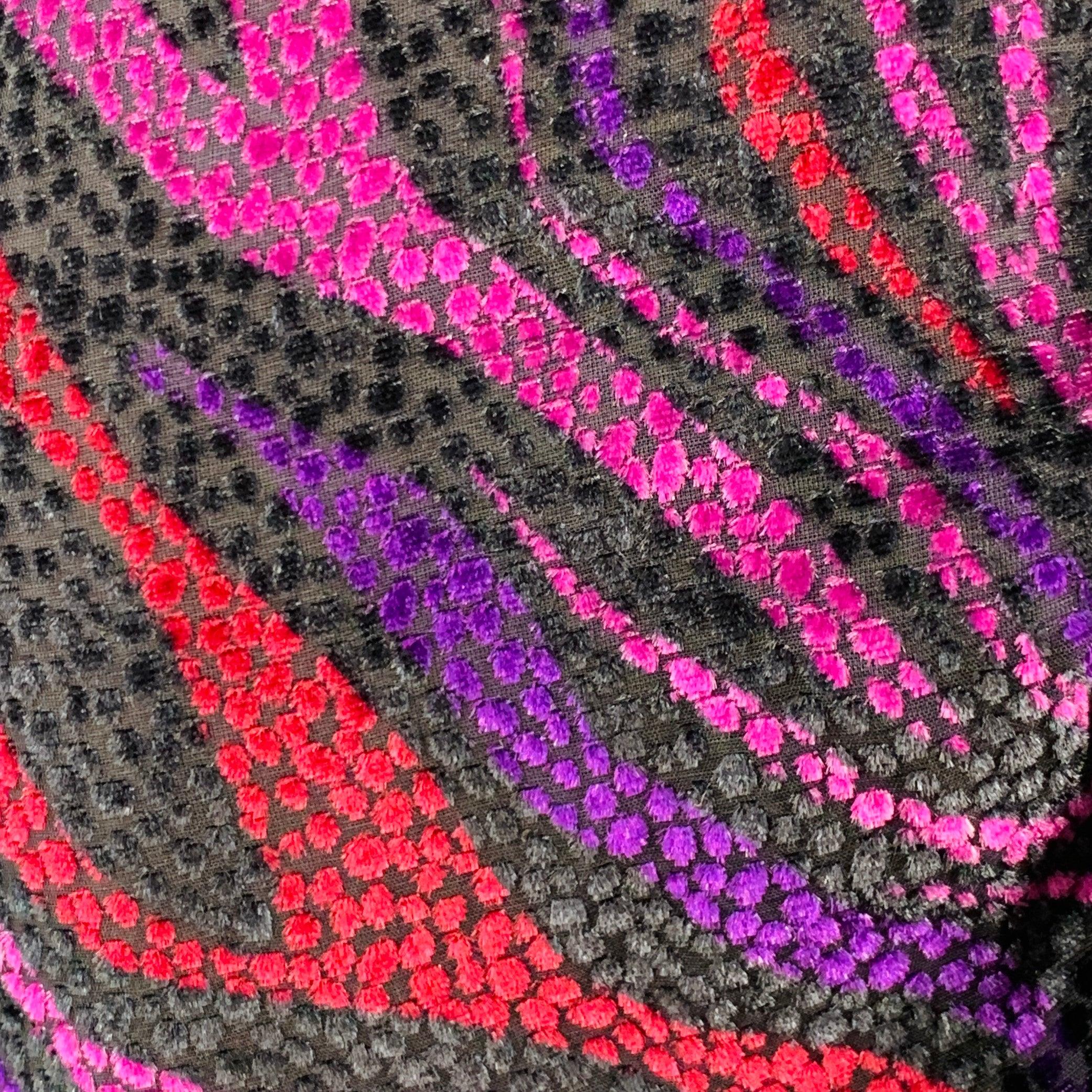 Vestido PRABAL GURUNG de seda viscosa morada y negra quemada con escote en V, detalle de tirante largo y cierre de cremallera lateral. Fabricado en EE.UU. Excelente
Estado usado. 

Marcado:   0 

Medidas: 
 
Hombro 14,5 pulgadas  Busto: 30 pulgadas 