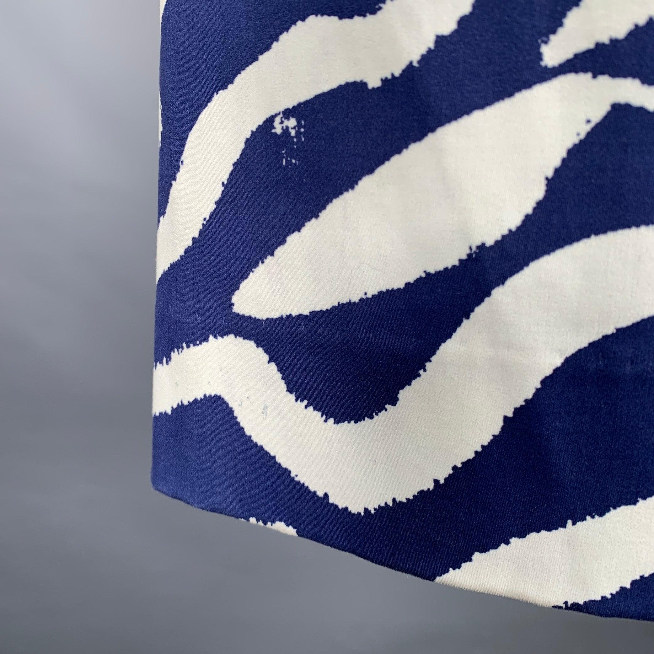 Prabal Gurung Taglia M Bermuda grafici con linee blu e bianche In condizioni buone in vendita a San Francisco, CA