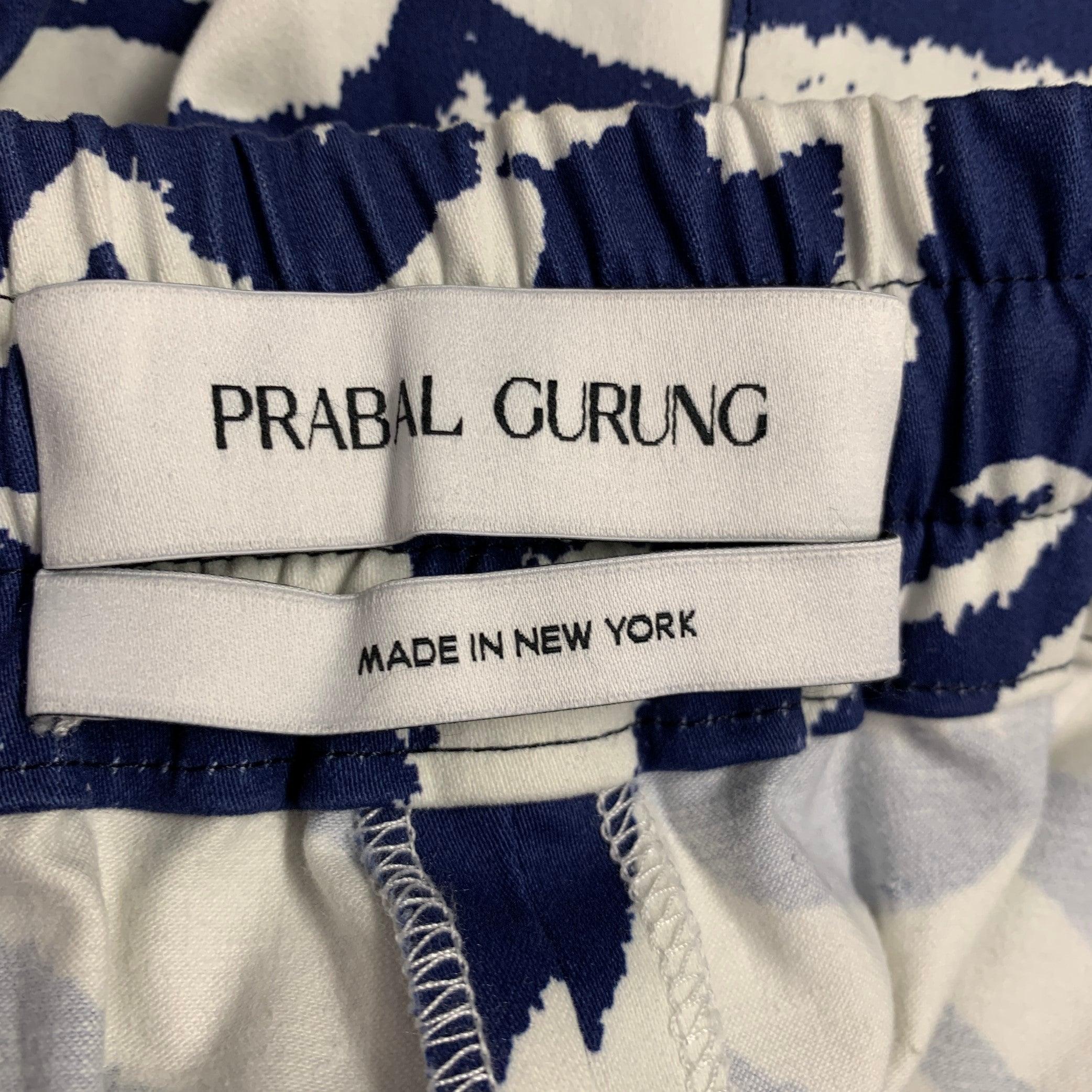Prabal Gurung Taglia M Bermuda grafici con linee blu e bianche in vendita 1