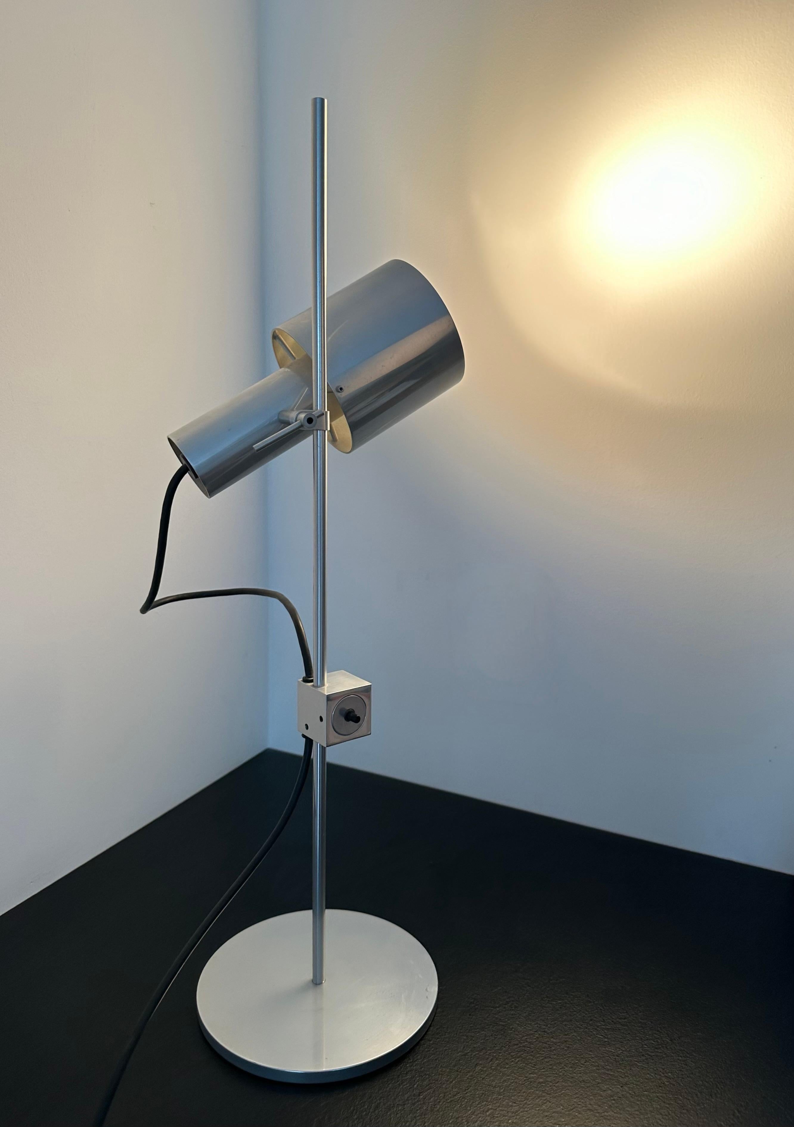 Practical and Aesthetically Pleasing Peter Nelson Table or Desk Lamp, 1960s For Sale 11