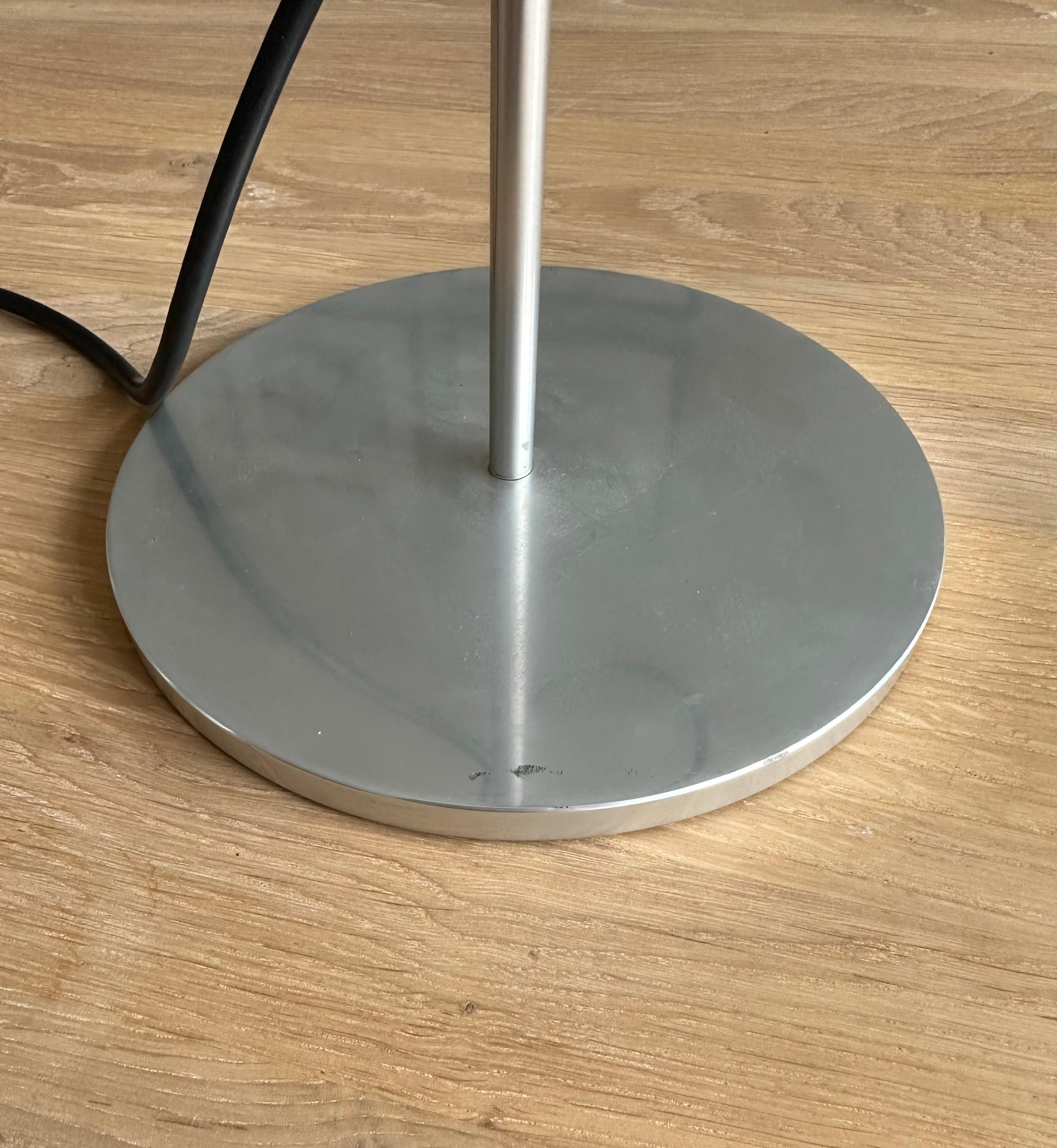 British Practical and Aesthetically Pleasing Peter Nelson Table or Desk Lamp, 1960s For Sale