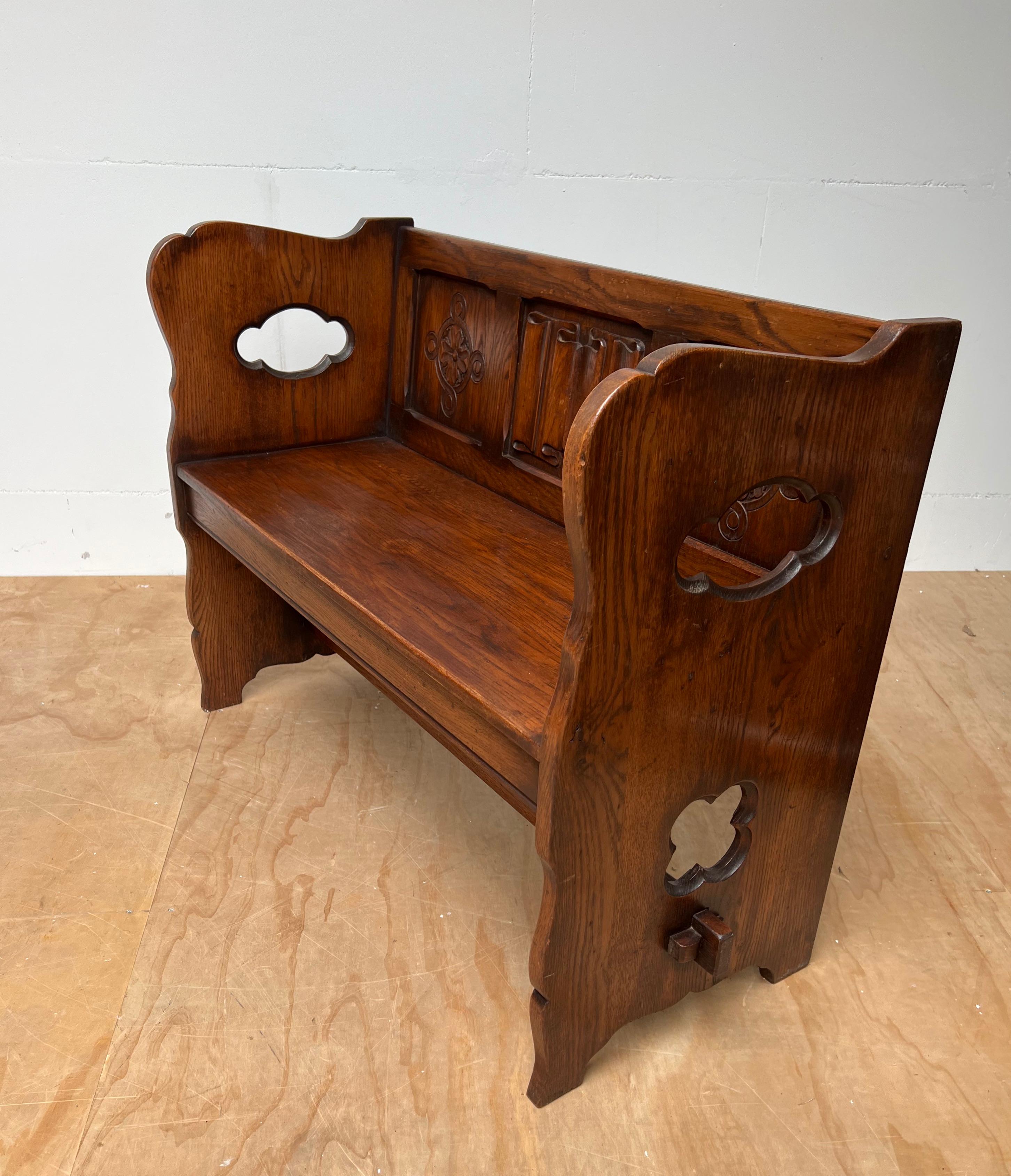 Practical Early 20th Century Gothic Revival Oak Hall Bench with Amazing Patina For Sale 7