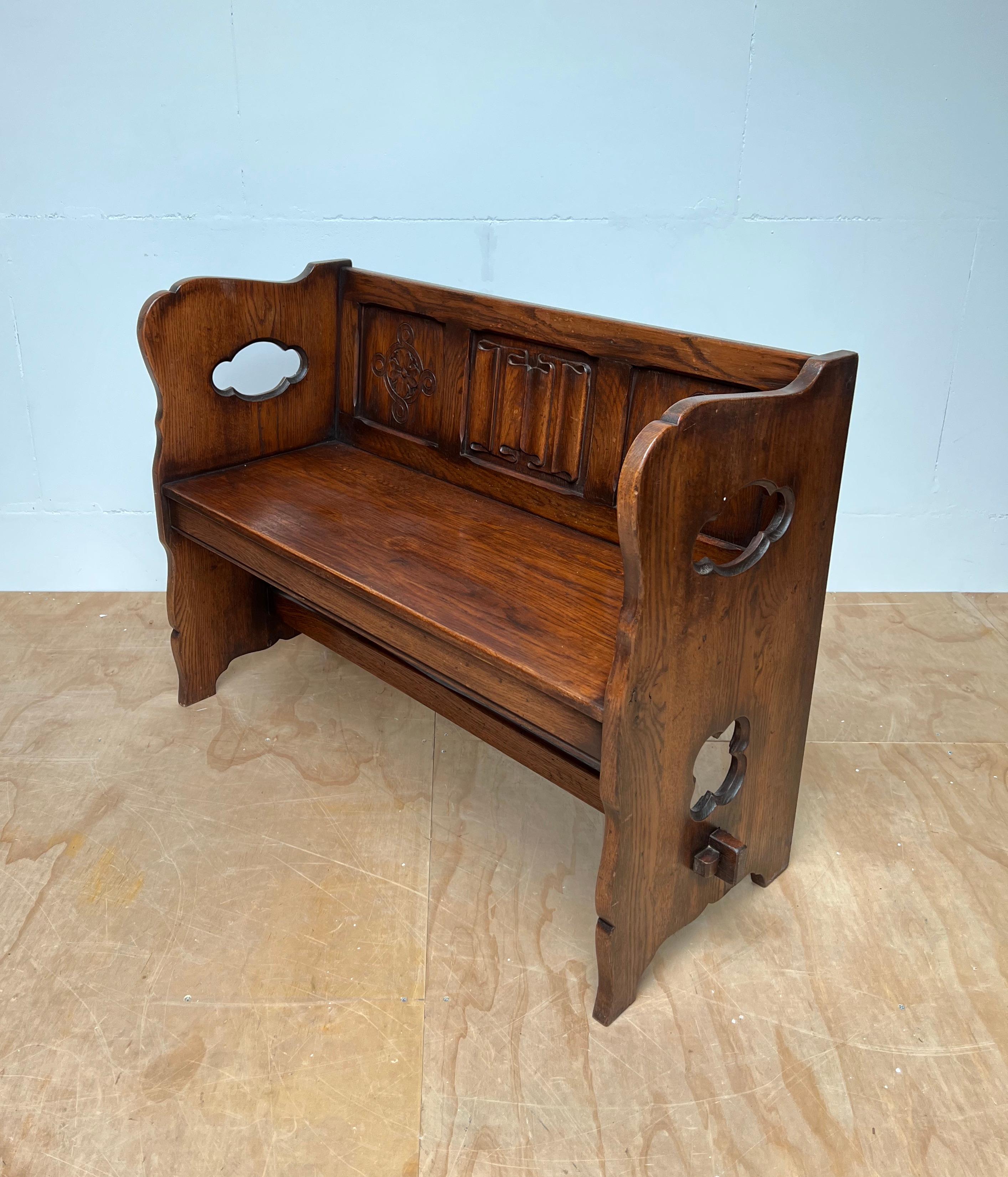 Practical Early 20th Century Gothic Revival Oak Hall Bench with Amazing Patina For Sale 1