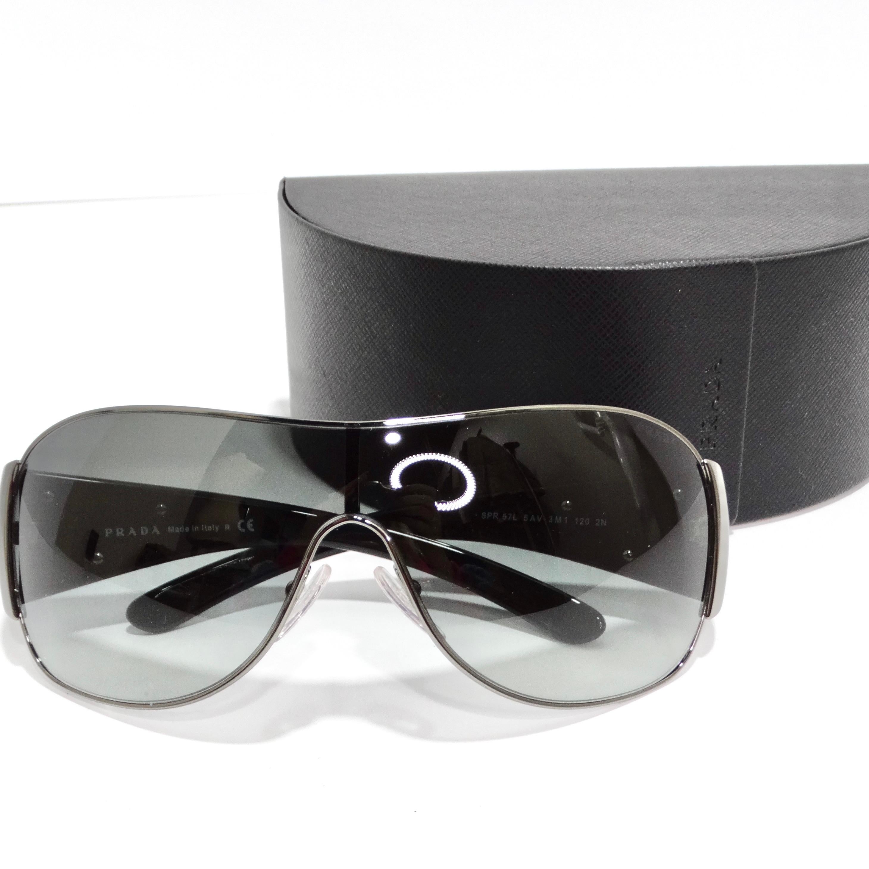 Prada 1990er Schwarze Schild-Sonnenbrille im Angebot 5