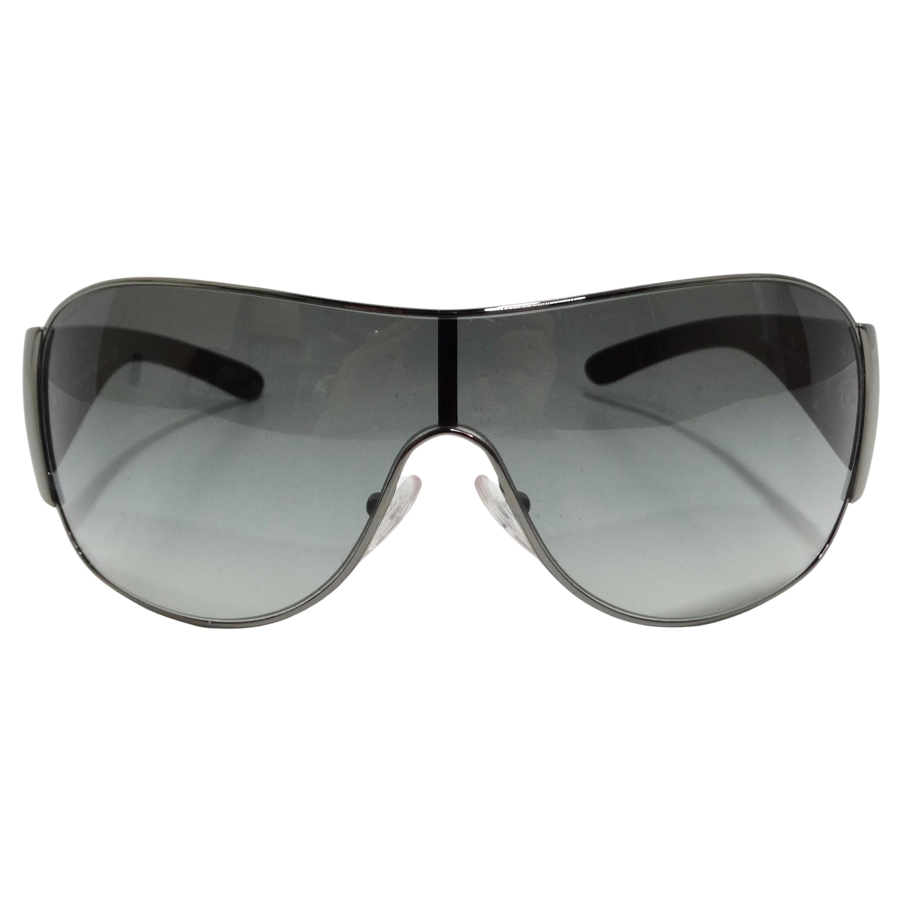 Prada 1990er Schwarze Schild-Sonnenbrille im Angebot