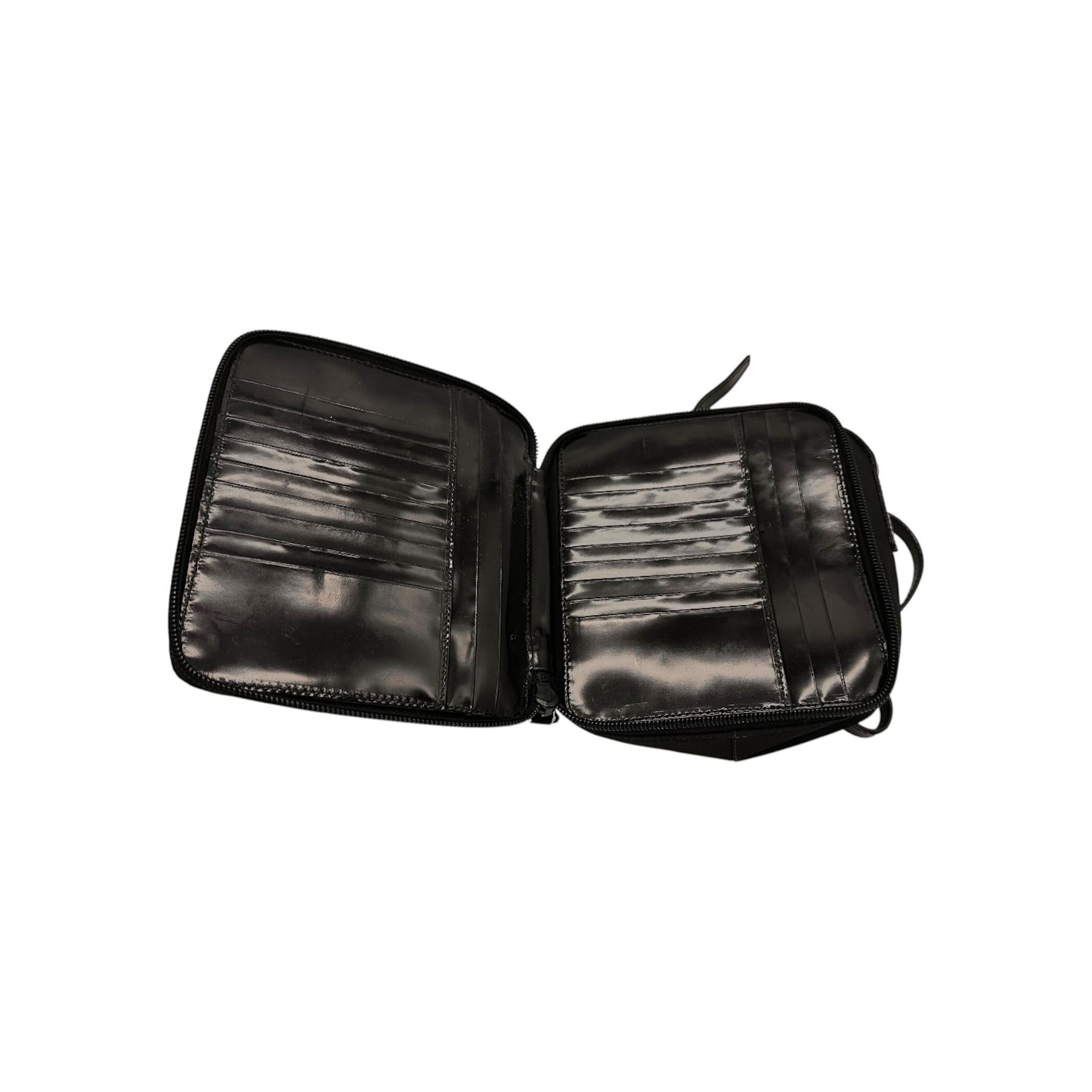 Prada 1990er Nero Tessuto Nylon Box Crossbody B6560 im Angebot 5