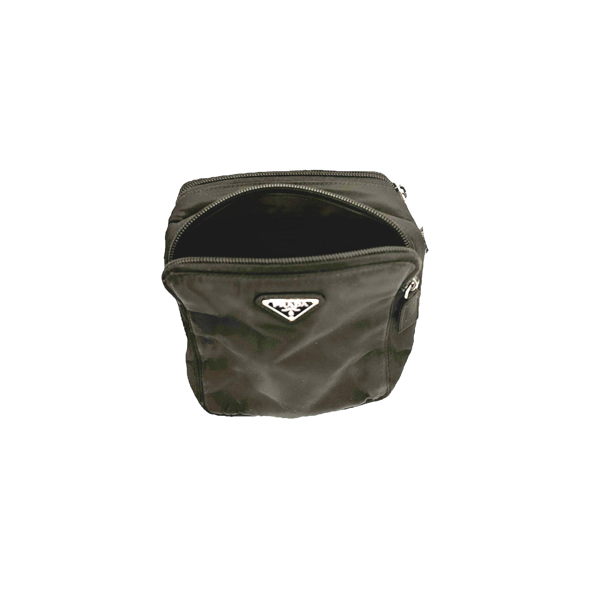 Prada 1990er Nero Tessuto Nylon Box Crossbody B6560 (Schwarz) im Angebot