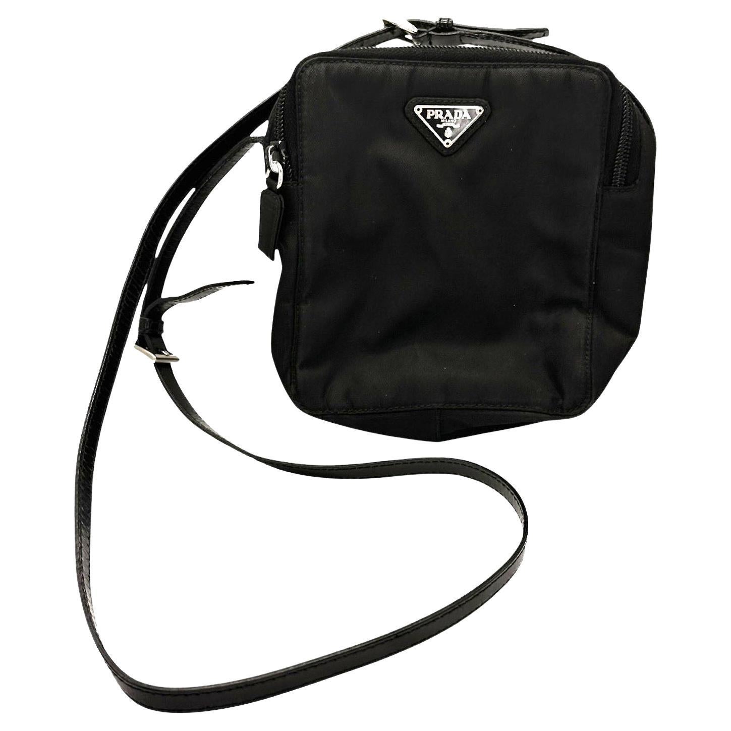 Prada 1990s Nero Tessuto Nylon Box Crossbody B6560