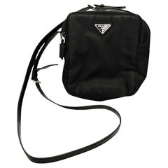 Prada 1990s Nero Tessuto Nylon Box Crossbody B6560