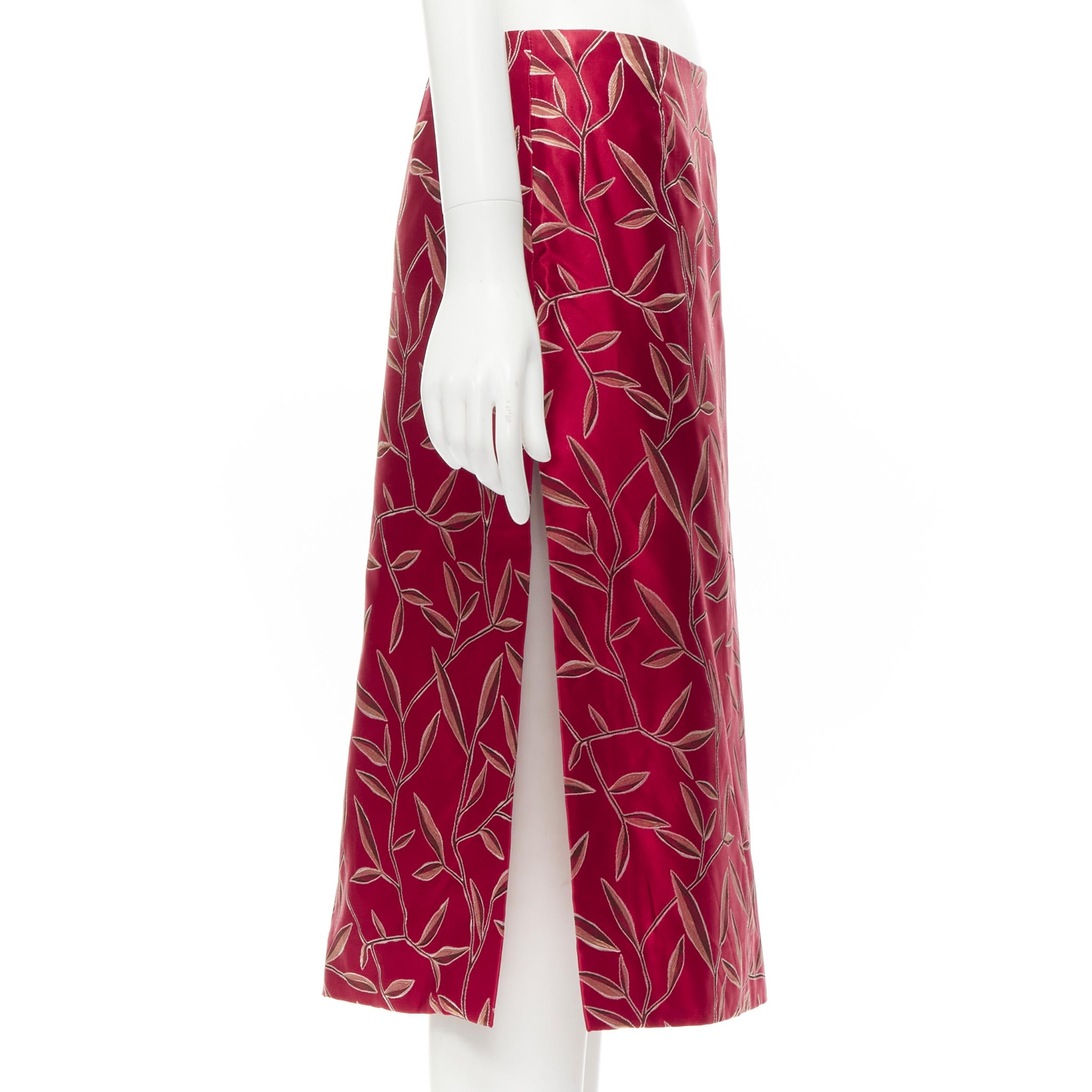 PRADA 1997 Vintage silk red Chinoiserie leaf jacquard high slit skirt IT40 S 
Reference: GIYG/A00126 
Brand: Prada 
Designer: Miuccia 
Prada Collection: Spring Summer 1997 Runway 
Material: Silk 
Color: Red 
Pattern: Floral 
Closure: Zip 
Extra