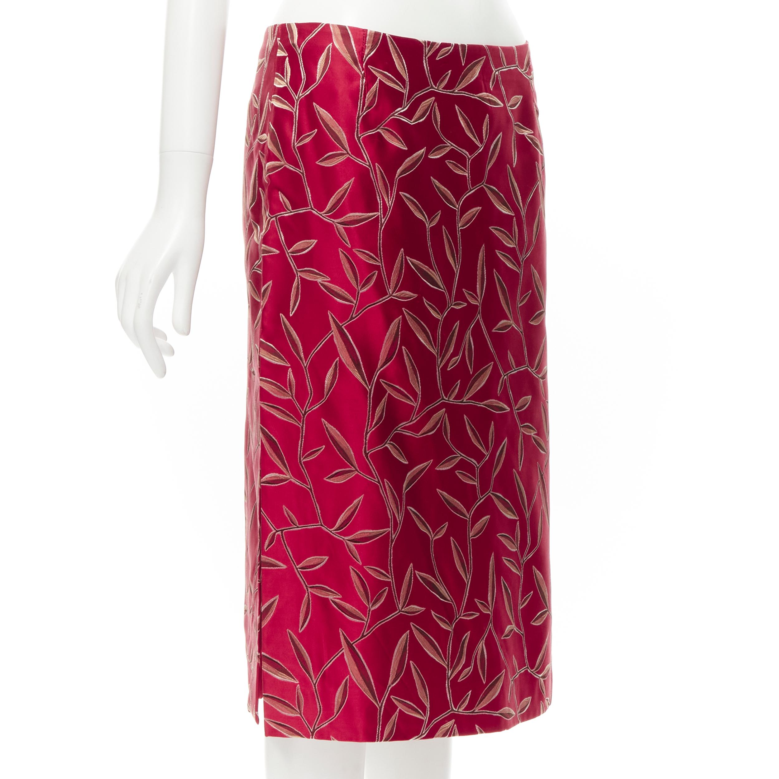 PRADA 1997 Vintage silk red Chinoiserie leaf jacquard high slit skirt IT40 S In Excellent Condition In Hong Kong, NT