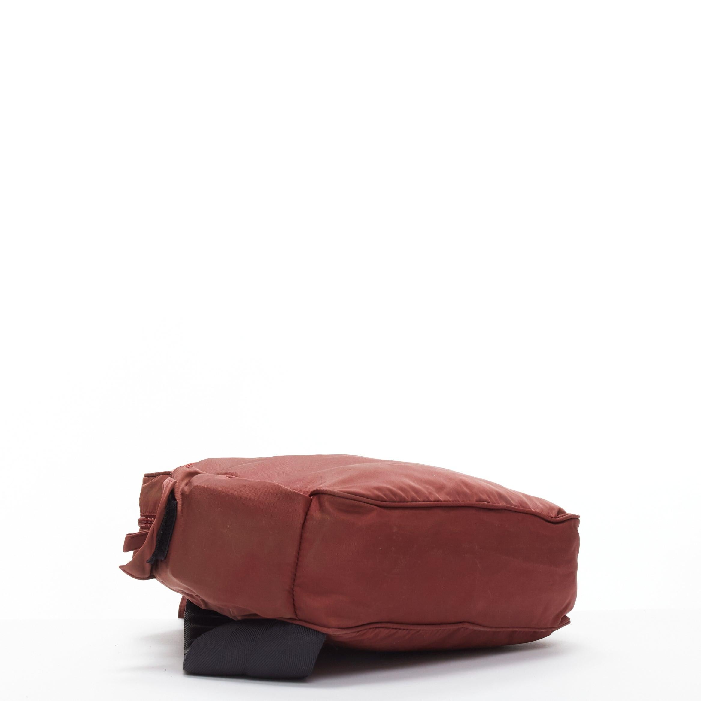 PRADA 1999 Vintage burgundy nylon rouge sac à bandoulière avec logo sportif en vente 2