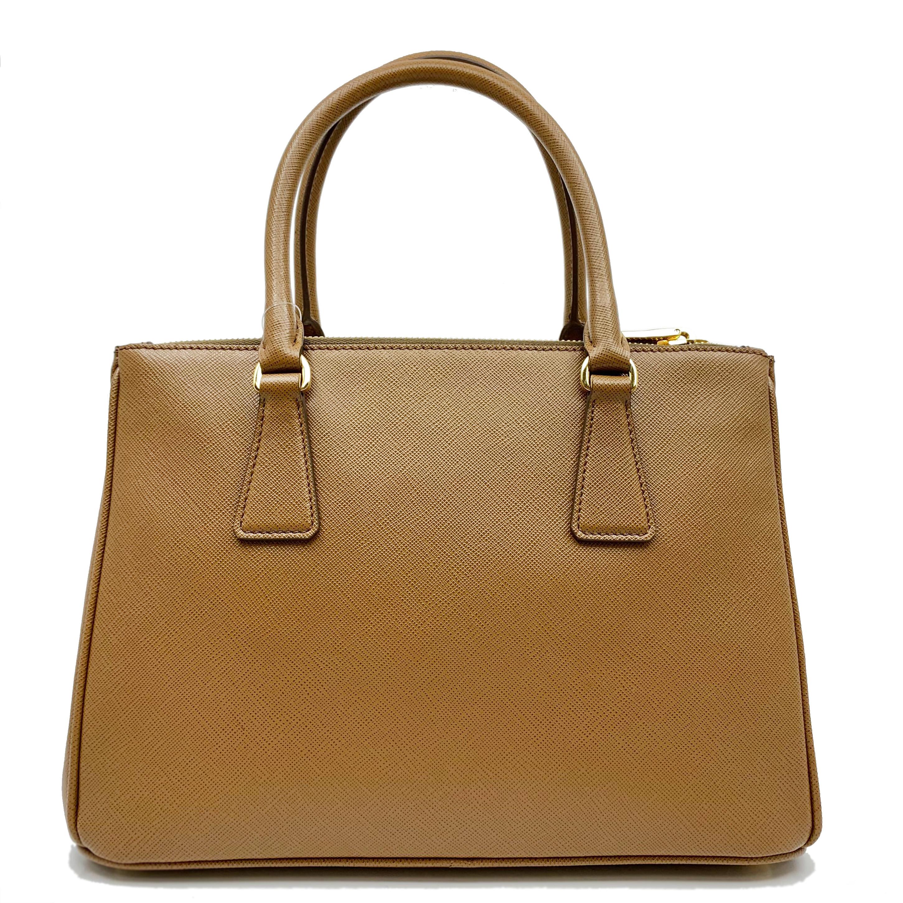 Prada 1BA863 F0401 Saffiano Lux Womens Double Zip Tote Bag Cannella Brown Bag In New Condition In New York, NY
