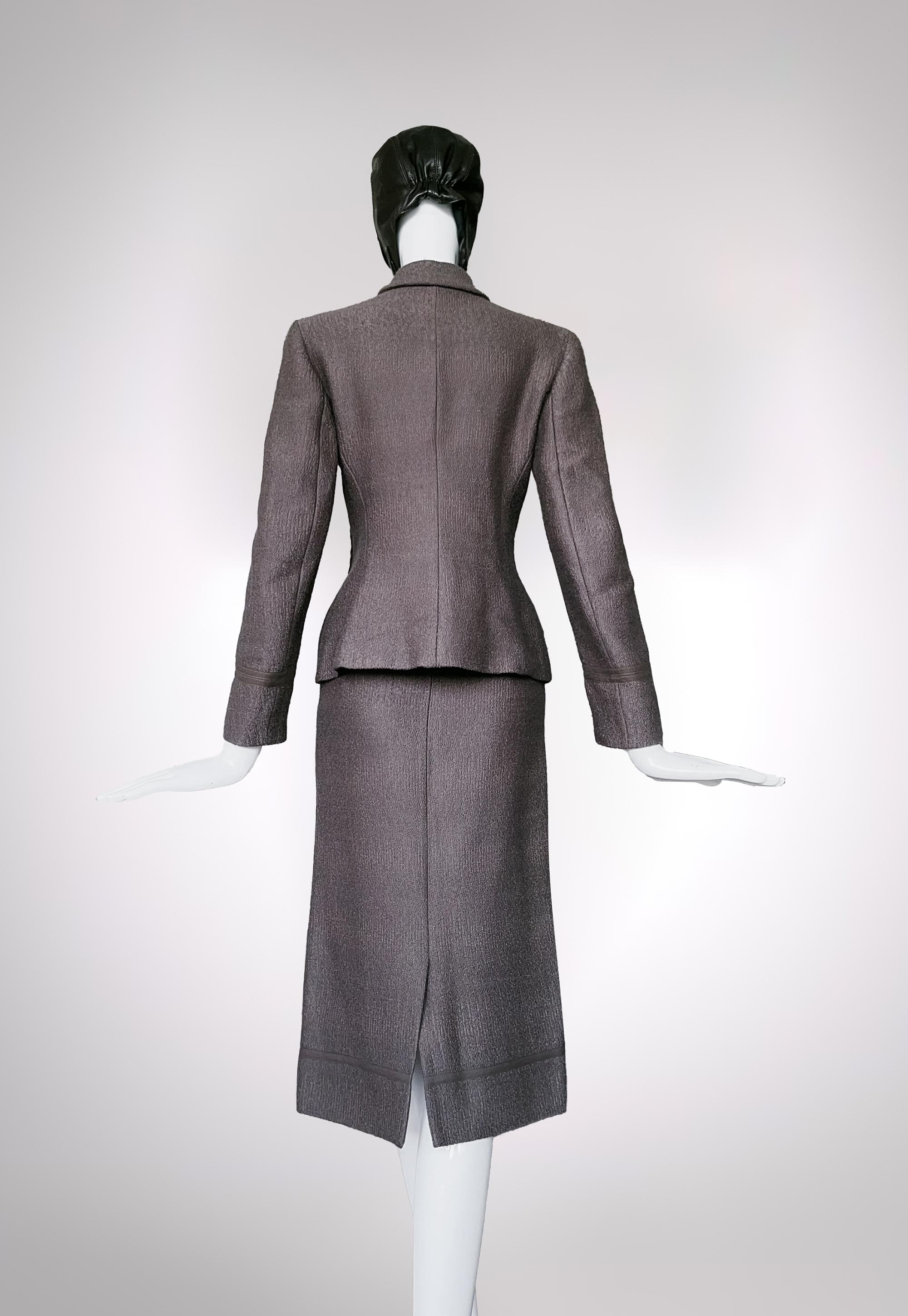 Prada 2000 Skirt Suit Elegant Wool Jacket Skirt In Excellent Condition For Sale In Berlin, BE