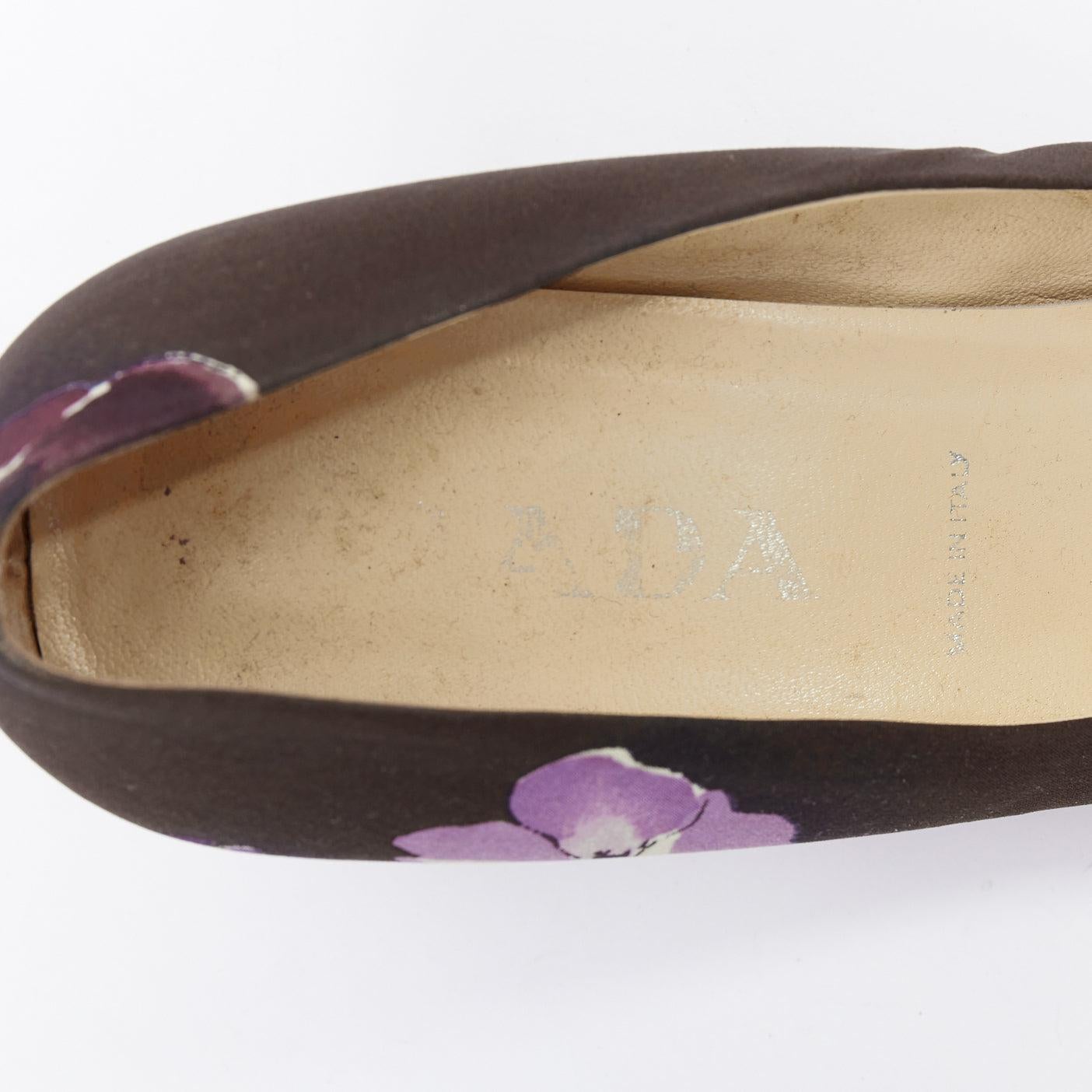 PRADA 2000 Vintage brown purple floral print fabric kitten pumps EU36.5 For Sale 4