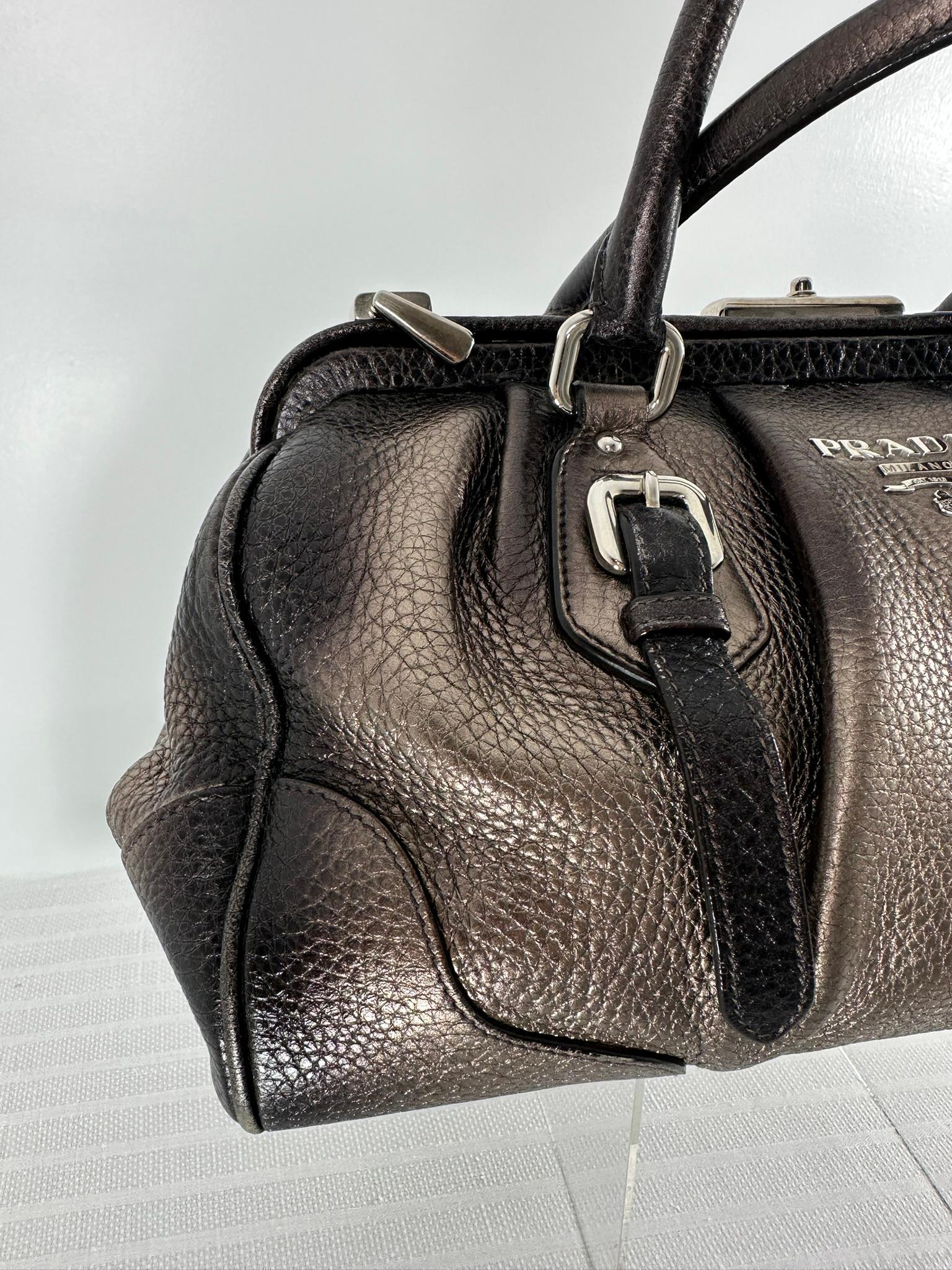 Prada 2000 VITELLO DAINO ANTIK FRAME Doctors BAG Argento Marrone Pelle Metallizzata In condizioni buone in vendita a West Palm Beach, FL