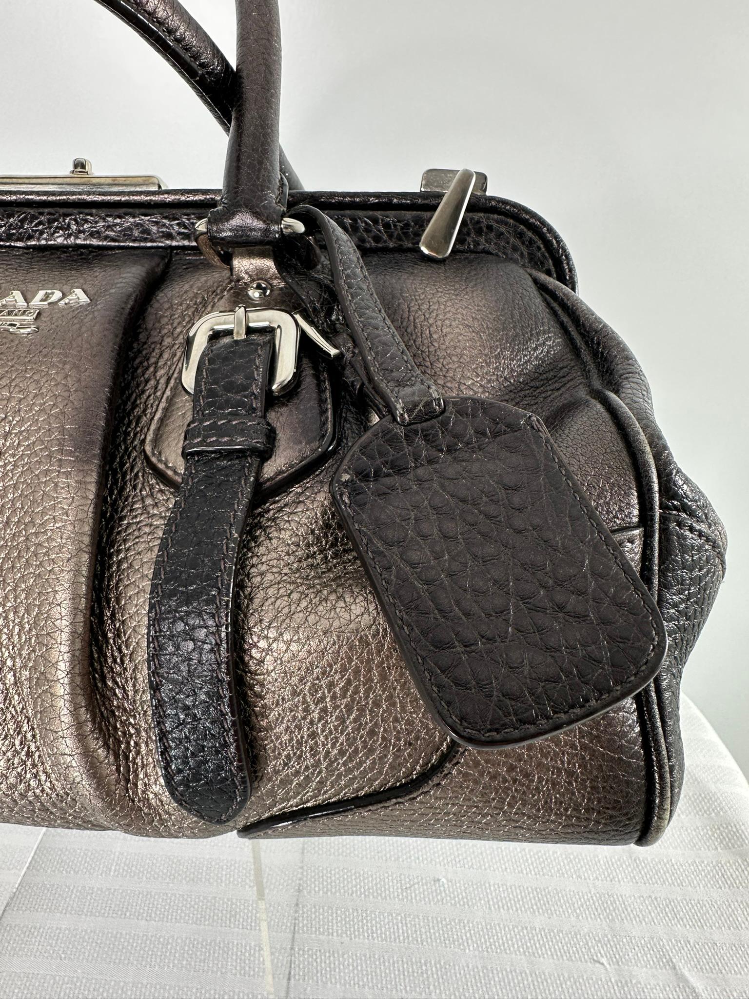 da uomo o donna Prada 2000 VITELLO DAINO ANTIK FRAME Doctors BAG Argento Marrone Pelle Metallizzata in vendita