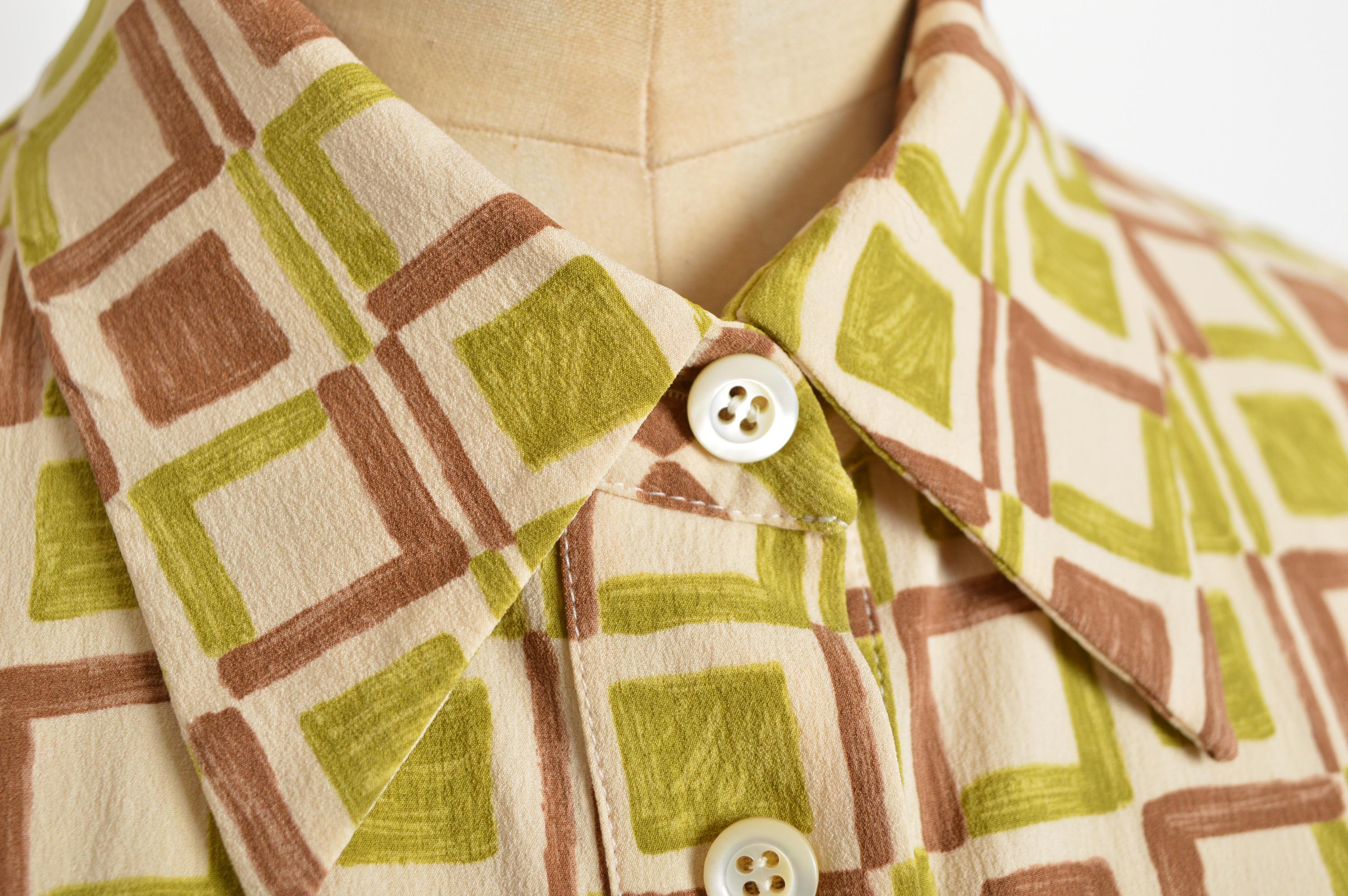 Prada 2002 Ugly Chic Lime Green Brown Geometric Pattern Long Sleeve Fitted Shirt en Bastante bueno estado para la venta en Sheffield, GB