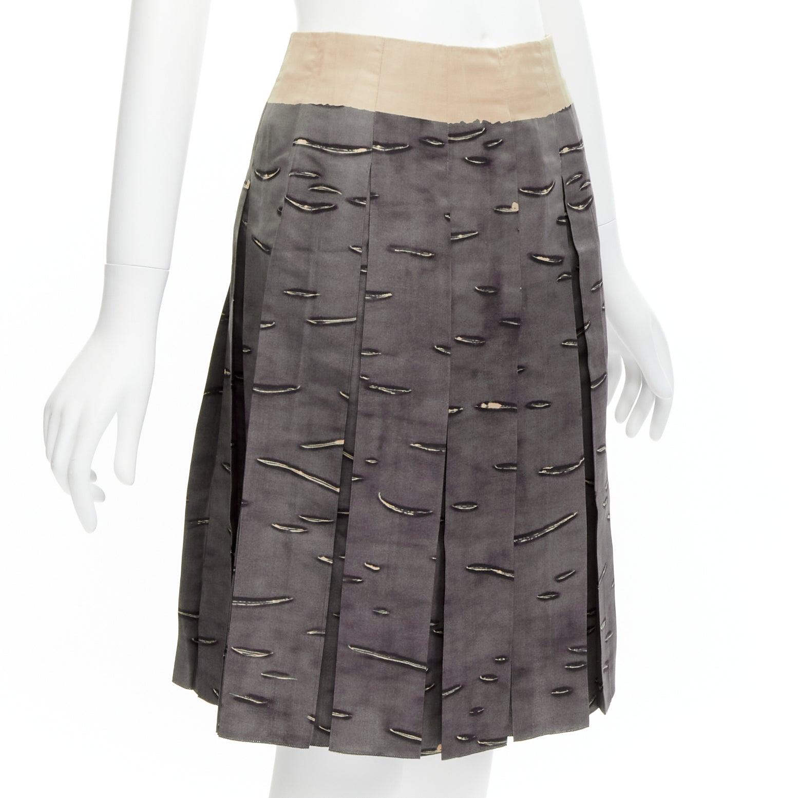 Black PRADA 2003 100% silk faille grey pattered contrast waistband pleated flared skir