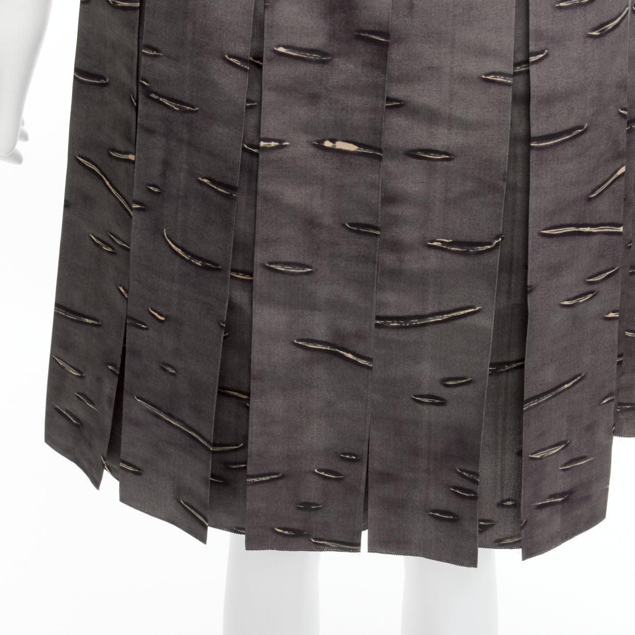 PRADA 2003 100% silk faille grey pattered contrast waistband pleated flared skir 2