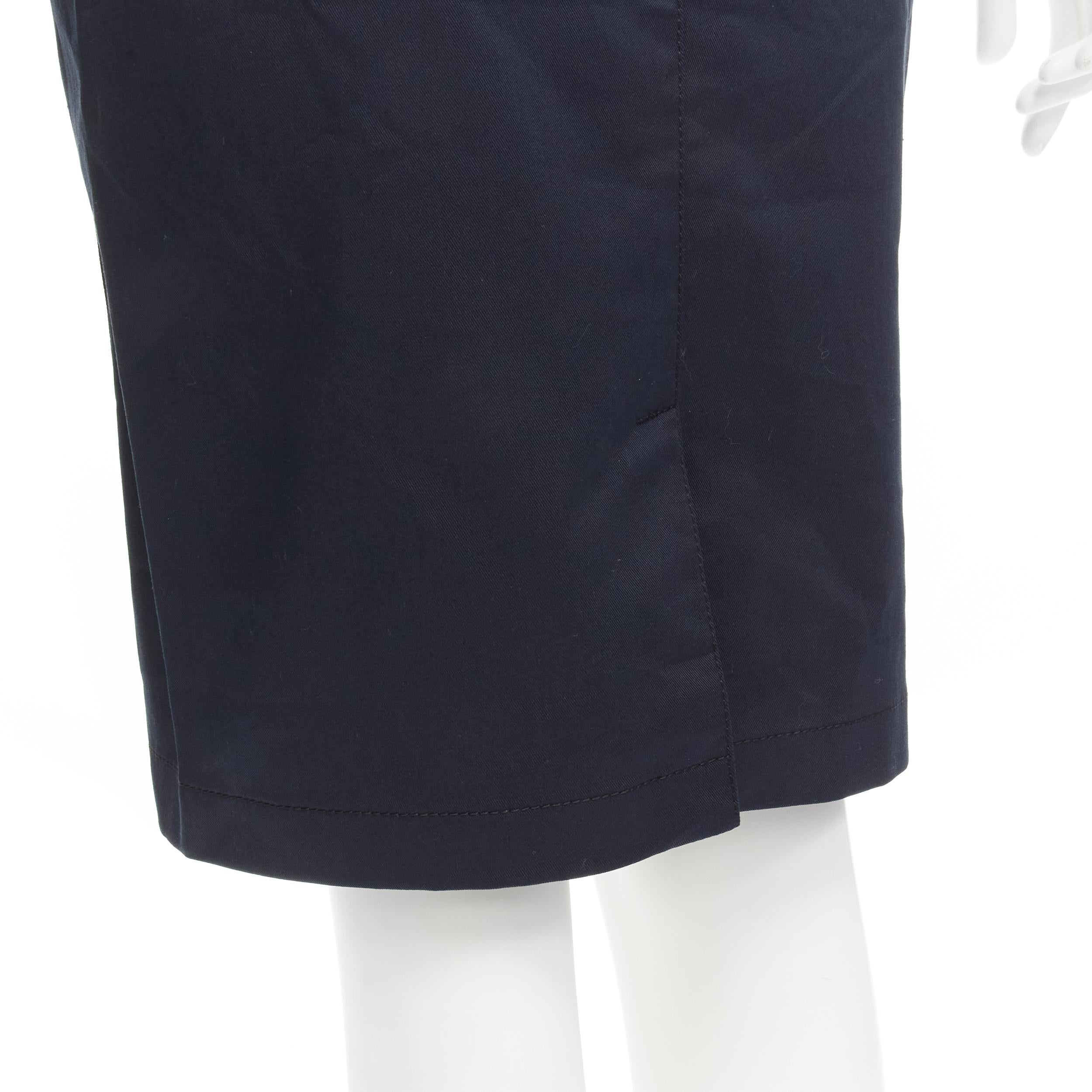 PRADA Jupe fourreau en coton noir avec ceinture et logo argenté longueur genou IT36 XS, 2006 en vente 4