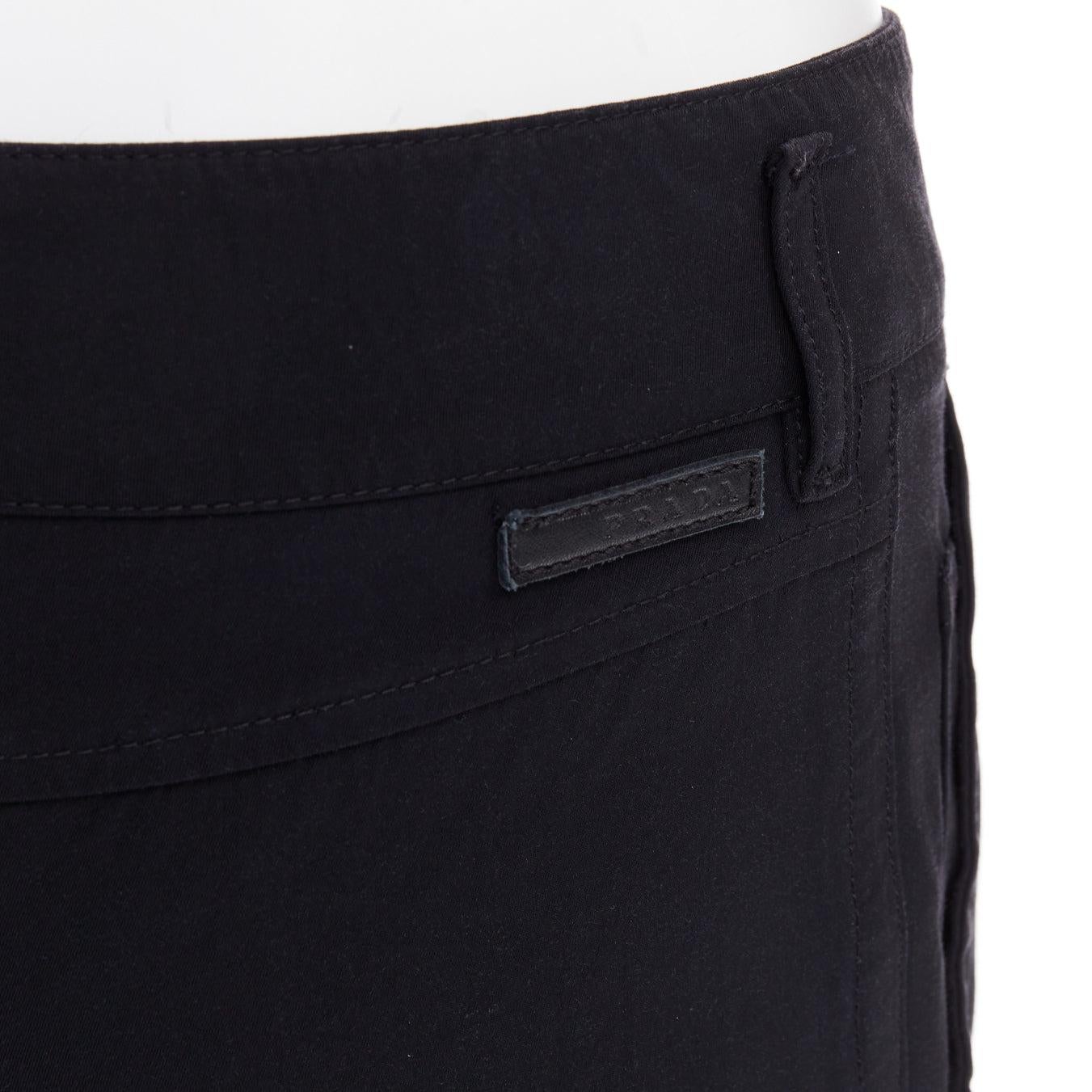PRADA 2007 Vintage Linea Rossa black logo cropped shorts IT40 S
Reference: GEGG/A00001
Brand: Prada
Designer: Miuccia Prada
Collection: 2007
Material: Viscose, Cotton
Color: Black
Pattern: Solid
Closure: Zip Fly
Extra Details: Leather logo tag at