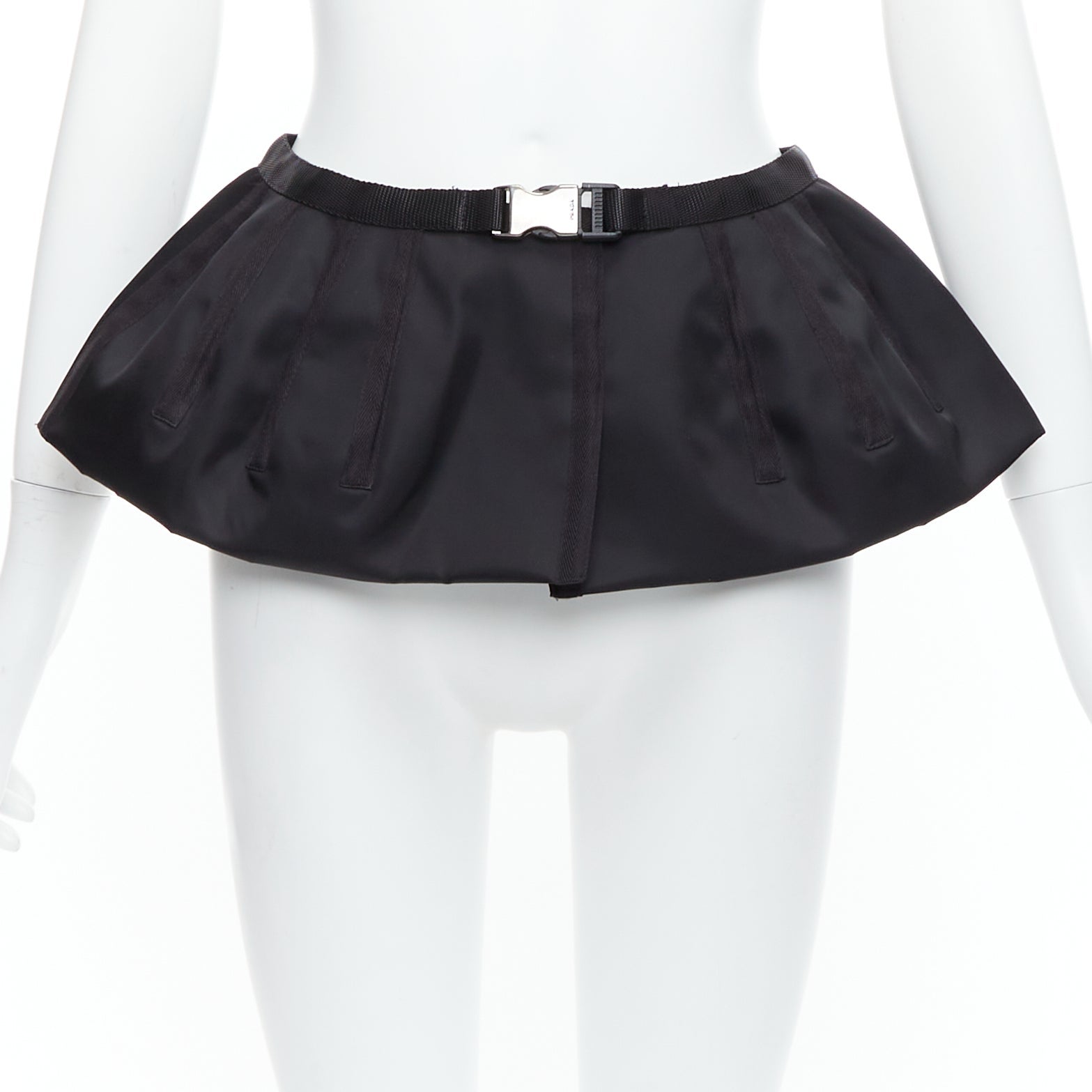 PRADA 2008 cinturón peplum de nailon negro con hebilla plateada y logotipo IT38 XS
