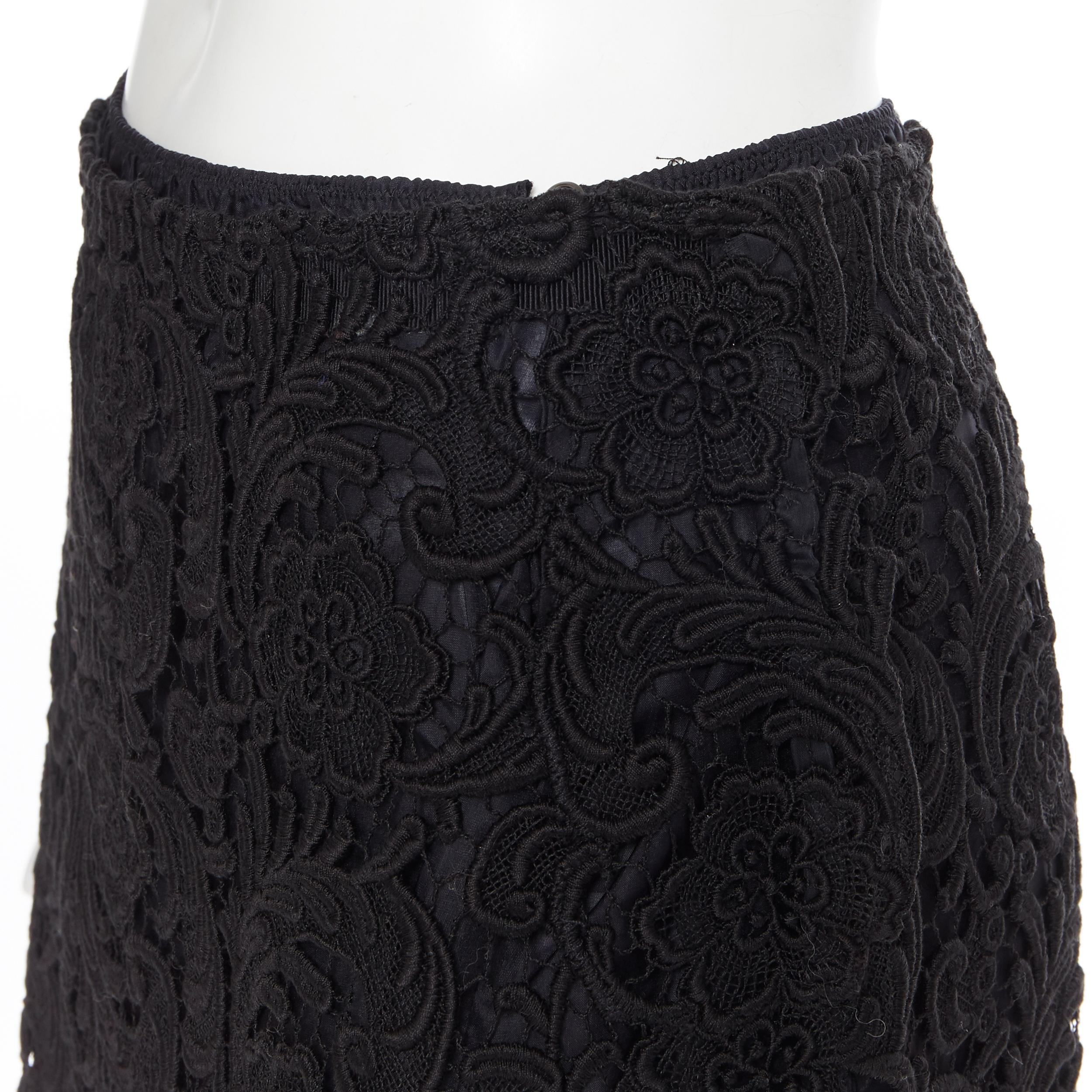 PRADA 2008 iconic floral embroidery lace black silk lined mini skirt IT38 XS
Brand: Prada
Designer: Miuccia Prada
Collection: 2008
Model Name / Style: Lace skirt
Material: Lace, silk
Color: Black
Pattern: Floral
Closure: Hook & eye
Extra Detail: