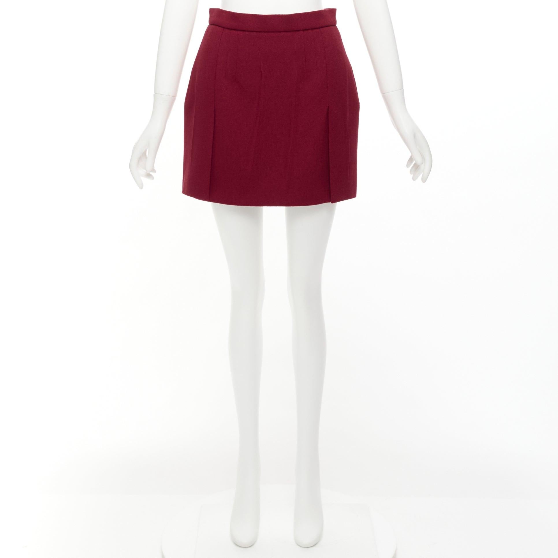 PRADA 2009 crimson red virgin wool blend crinkle effect crepe mini skirt IT42 M en venta 4